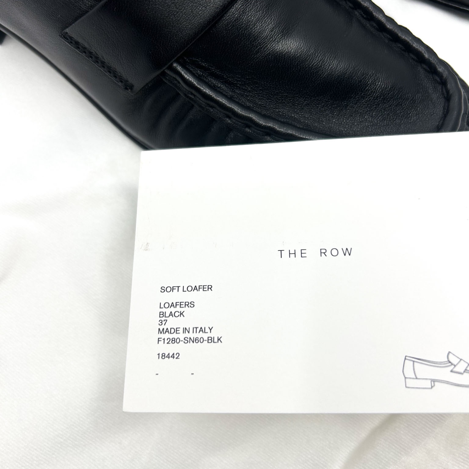 (W) The Row Soft Loafer in Leather Black 착용 스타일 - 5