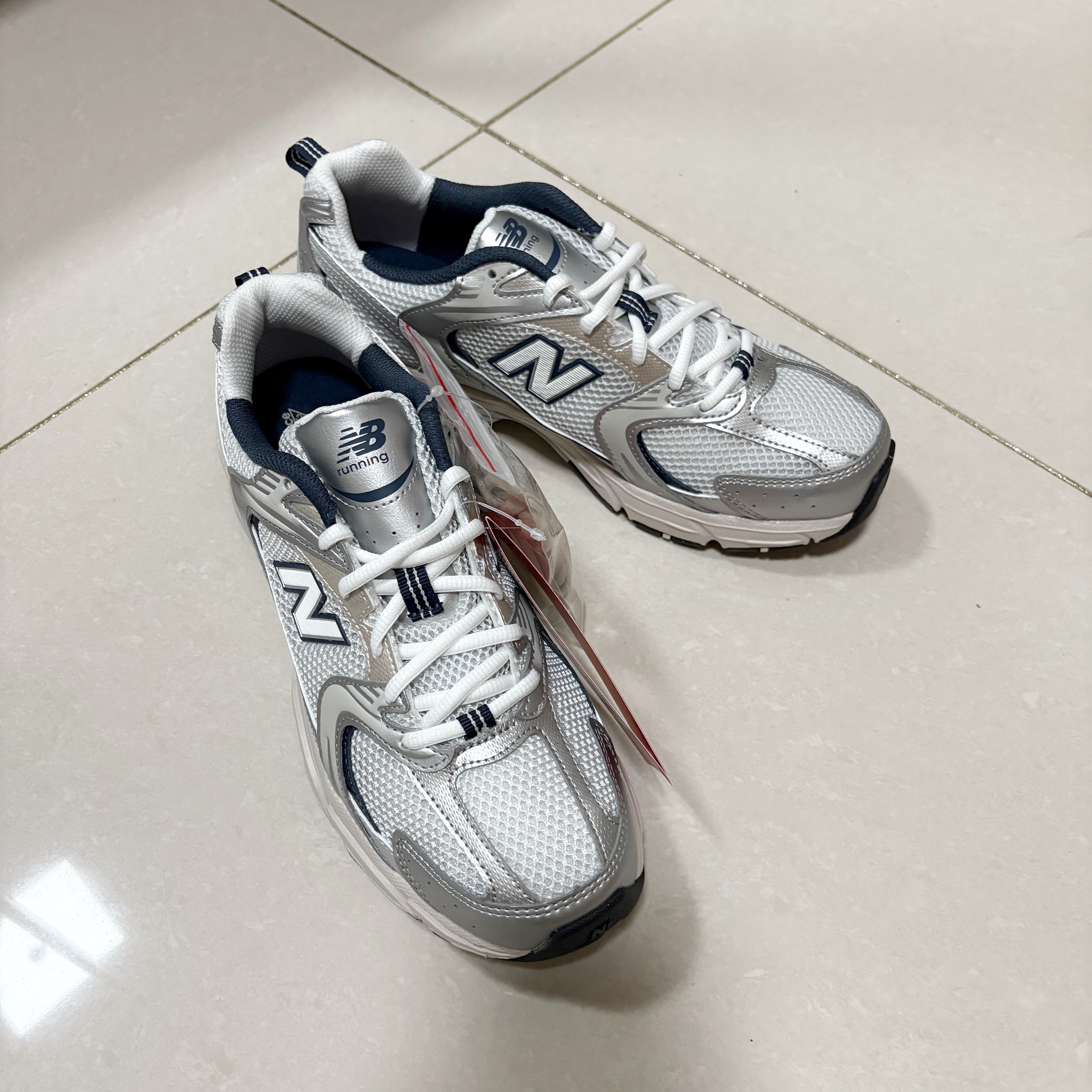 New Balance 530 Steel Grey 착용 스타일