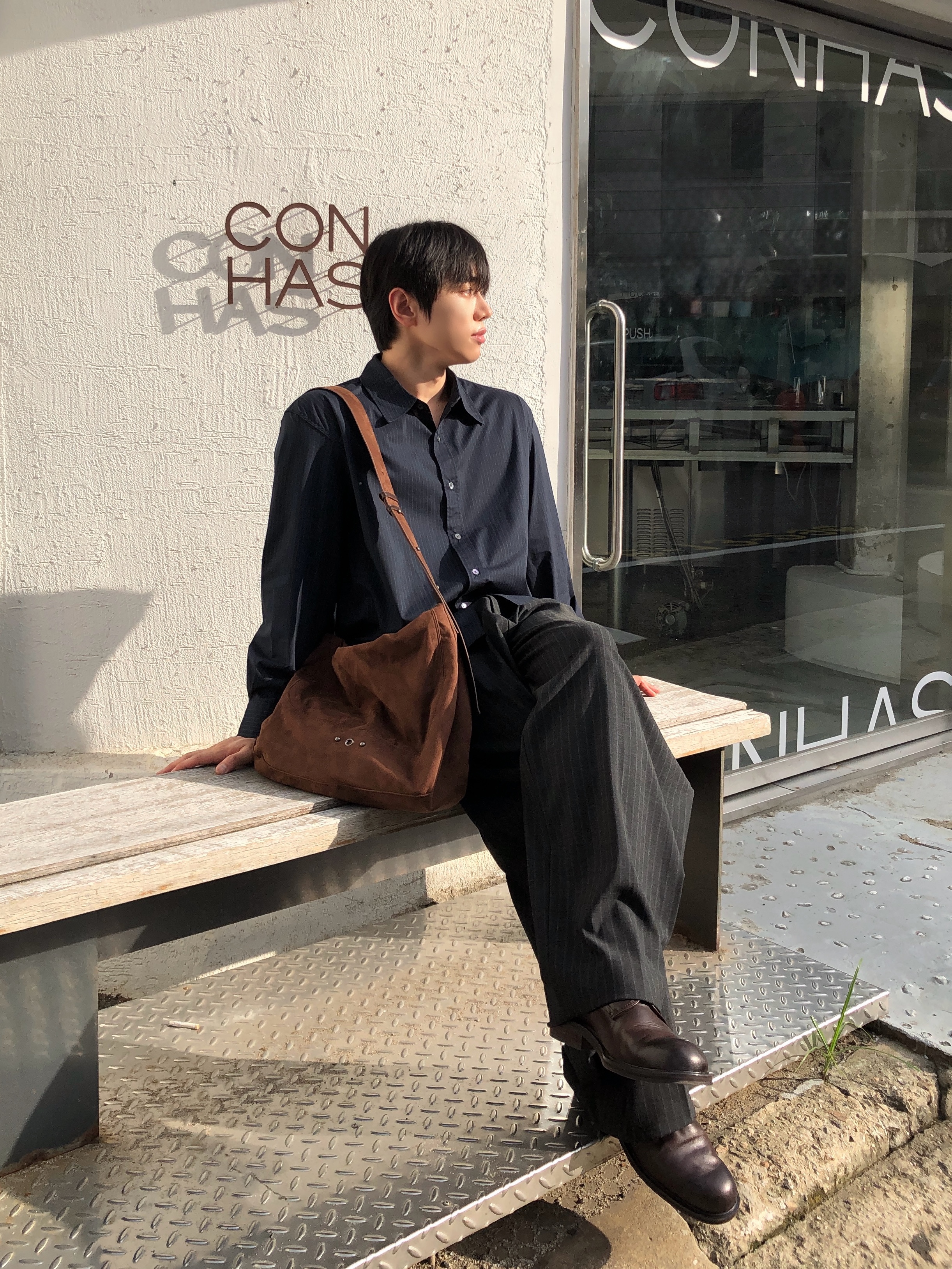 A.P.C. Betty Bag Nut Brown 착용 스타일