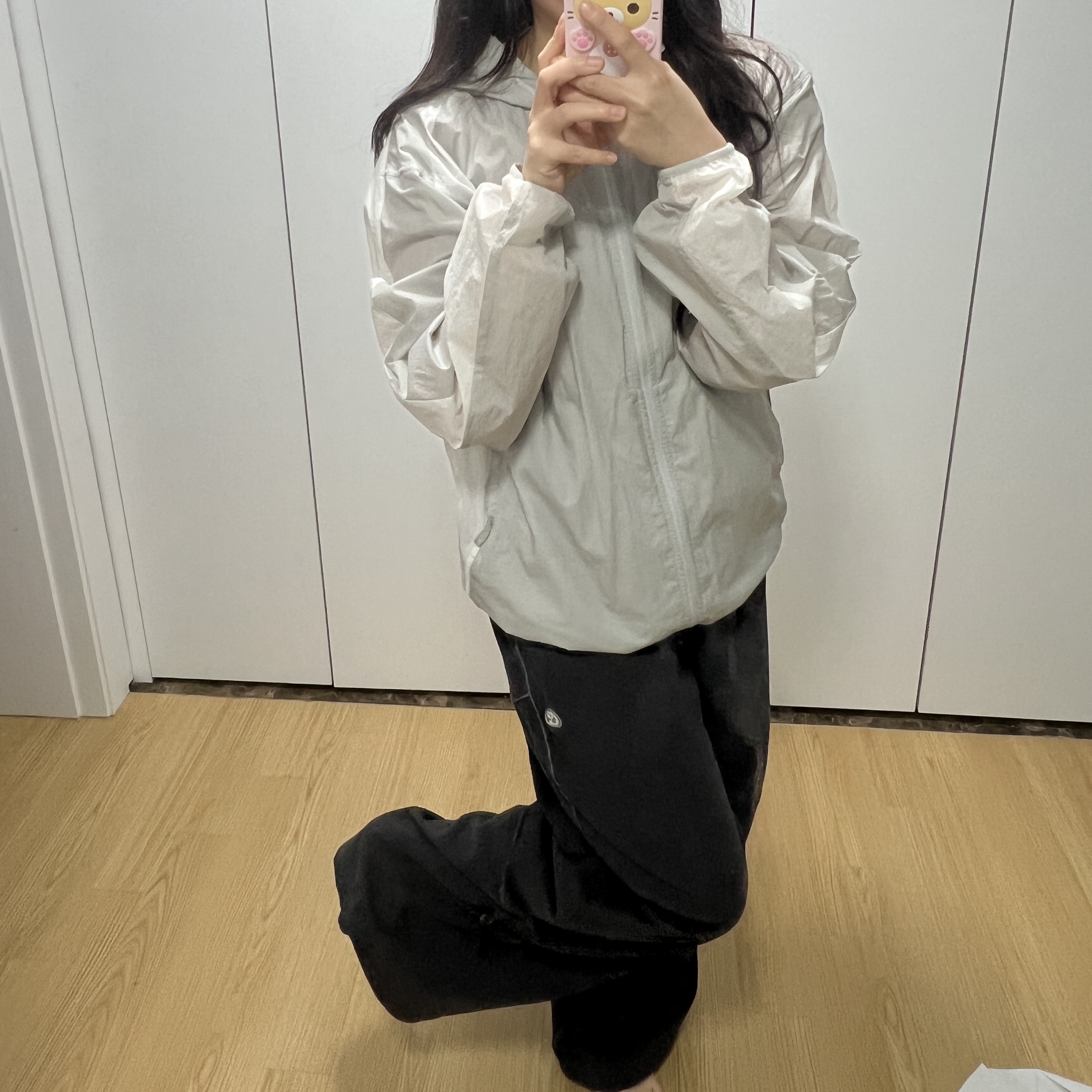 COYSEIO Soft Strap Line Pants Navy 착용 스타일