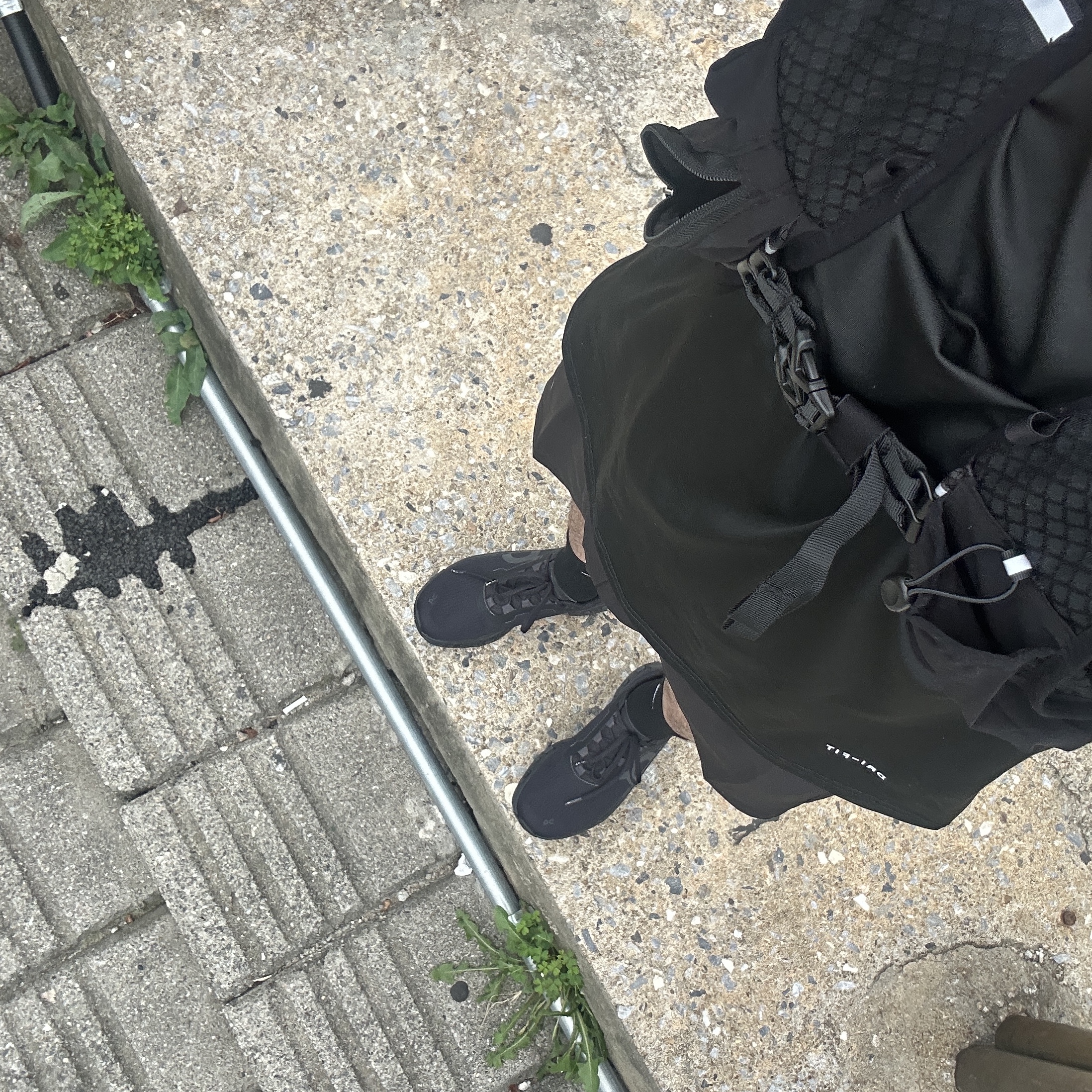 On Running Cloudmonster All Black 착용 스타일 - 2