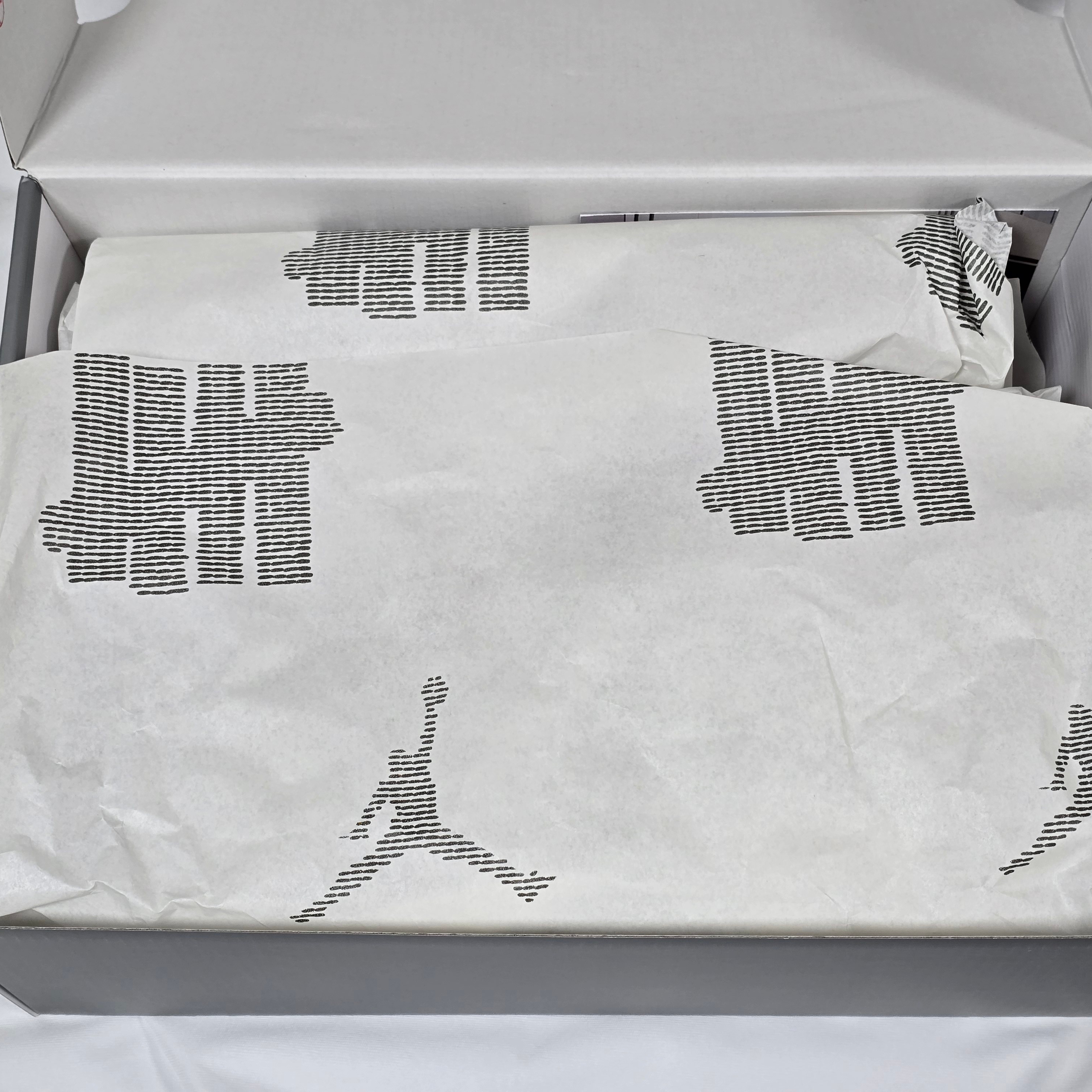 Jordan 4 x Undefeated Retro OG SP Deep Green and Clementine 착용 스타일 - 1
