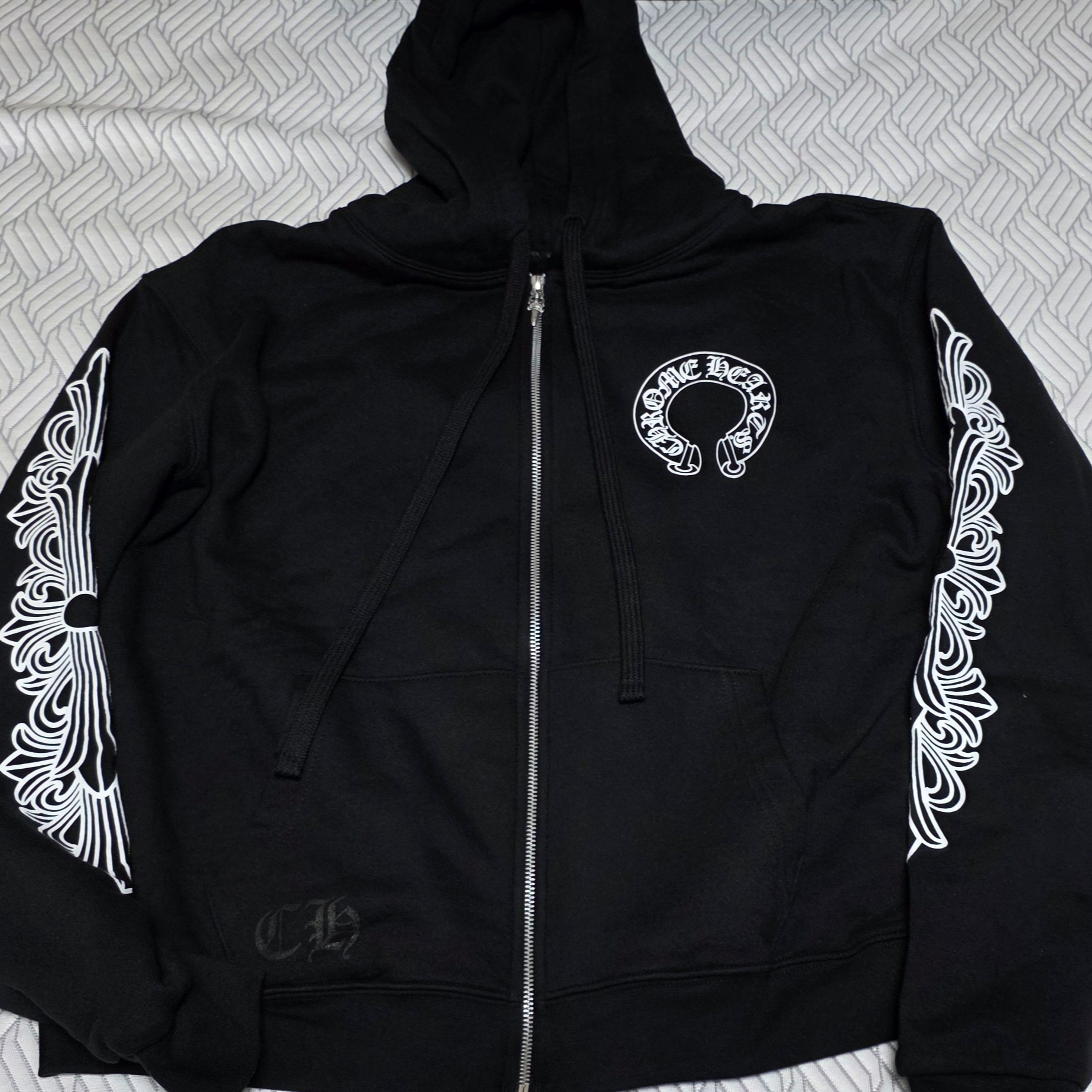 Chrome Hearts Horseshoe Floral Heavyweight Zip-Up Hoodie Black 착용 스타일 - 2