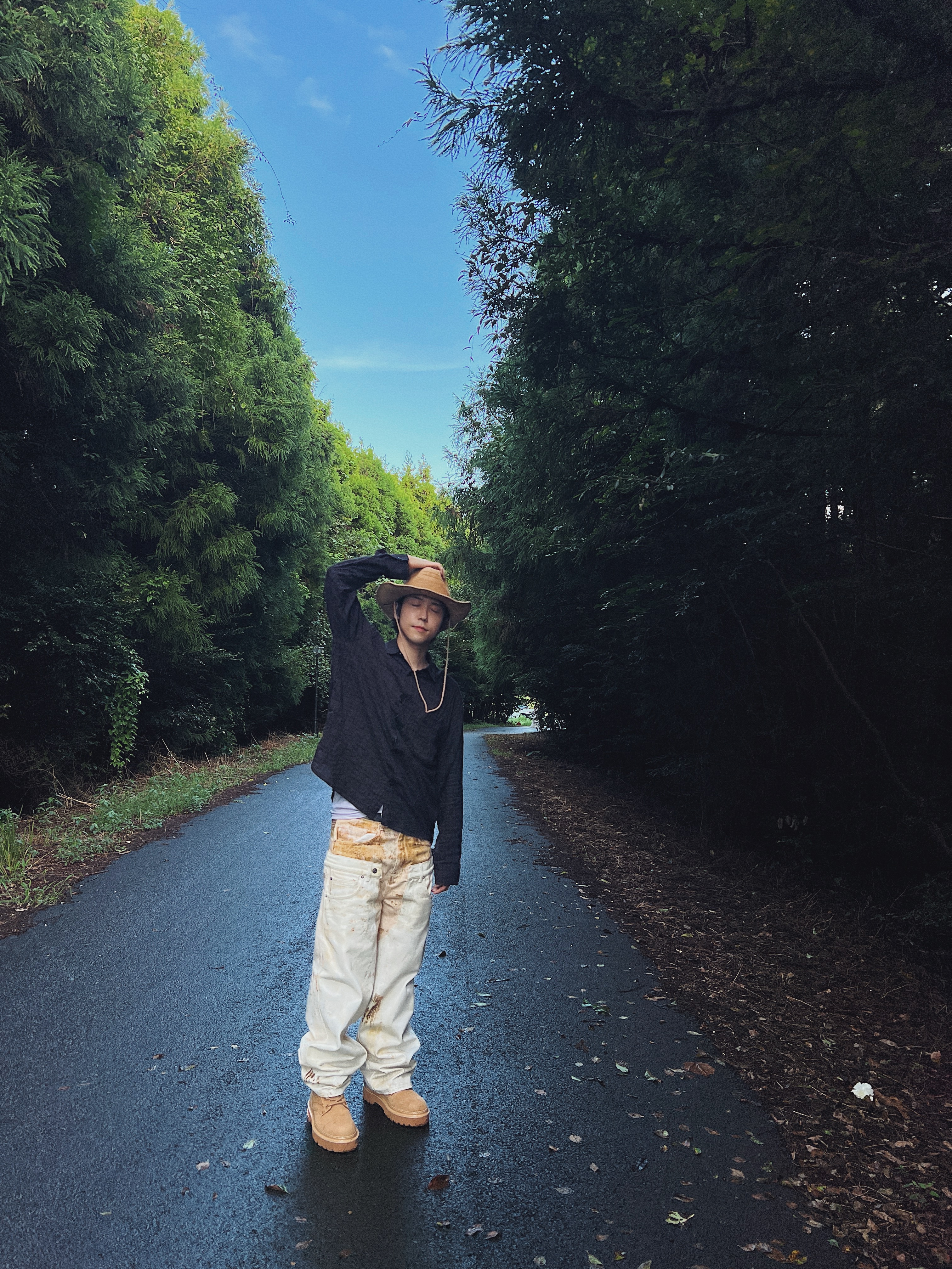 Zara x Andersson Bell Double Waistband Printed Jeans Yellow, Louis Vuitton LV Checker Ranger Boot Beige 착용 스타일 - 1