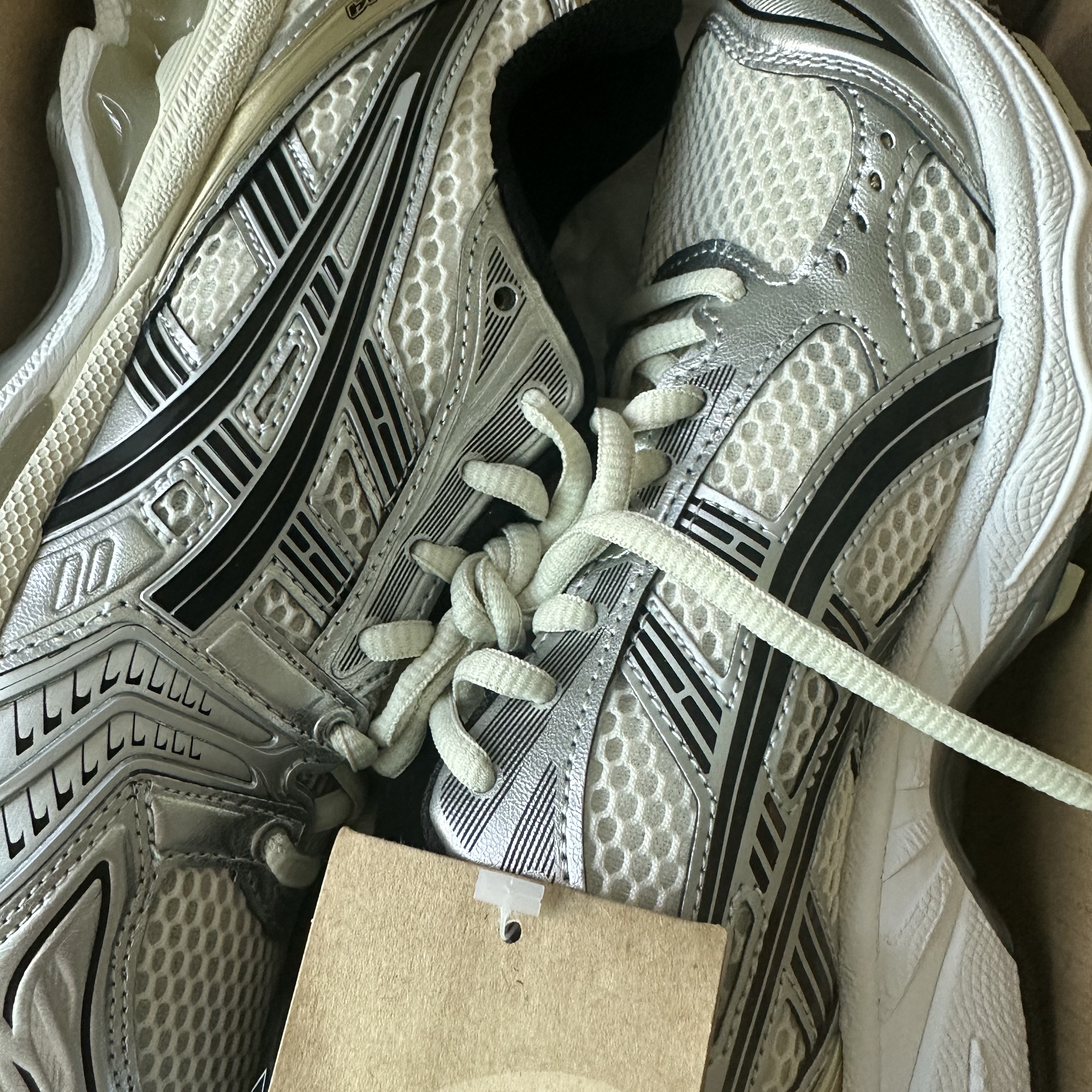 Asics Gel-Kayano 14 Birch Pure Silver 착용 스타일 - 1