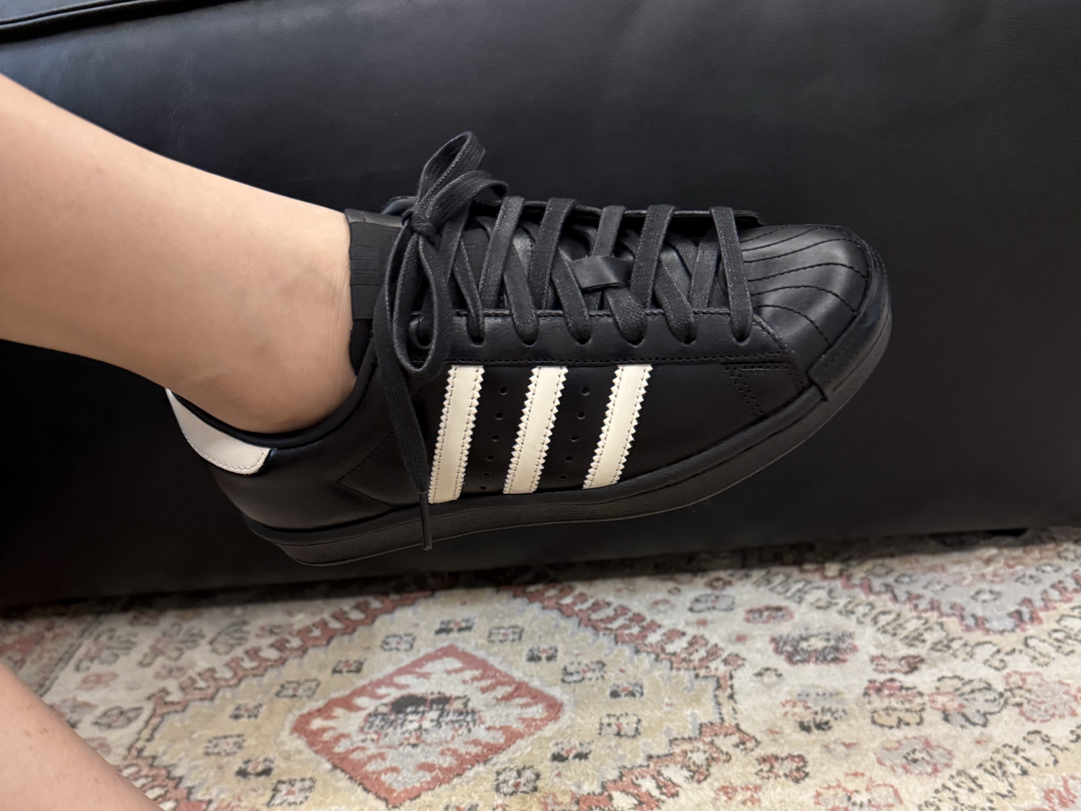 Adidas x Kith Superstar Vintage MIG Black White, Adidas Samba OG Made in Italy Brown Wonder White 착용 스타일 - 4