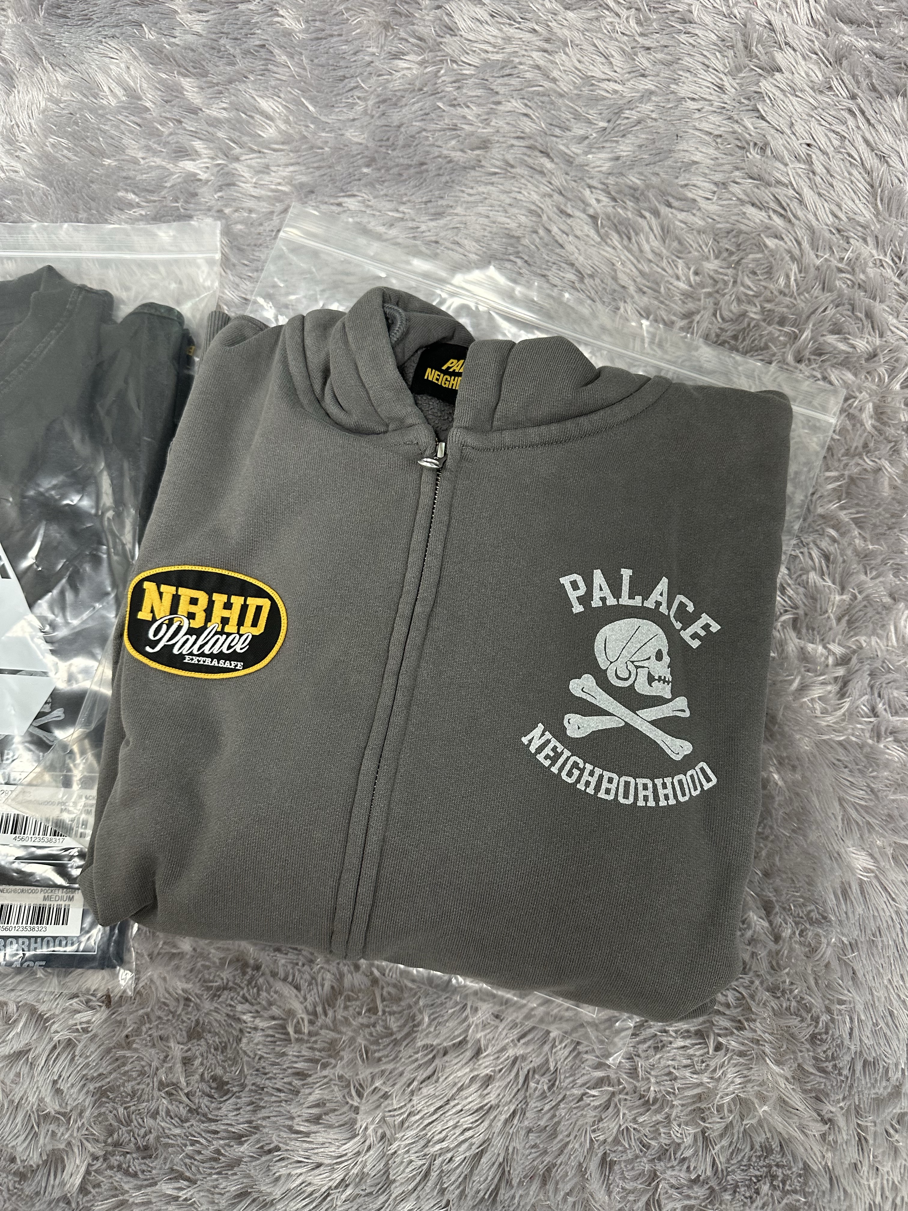 Palace x Neighborhood Skull Zip Hood Charcoal Tif - 25FW 착용 스타일 - 1