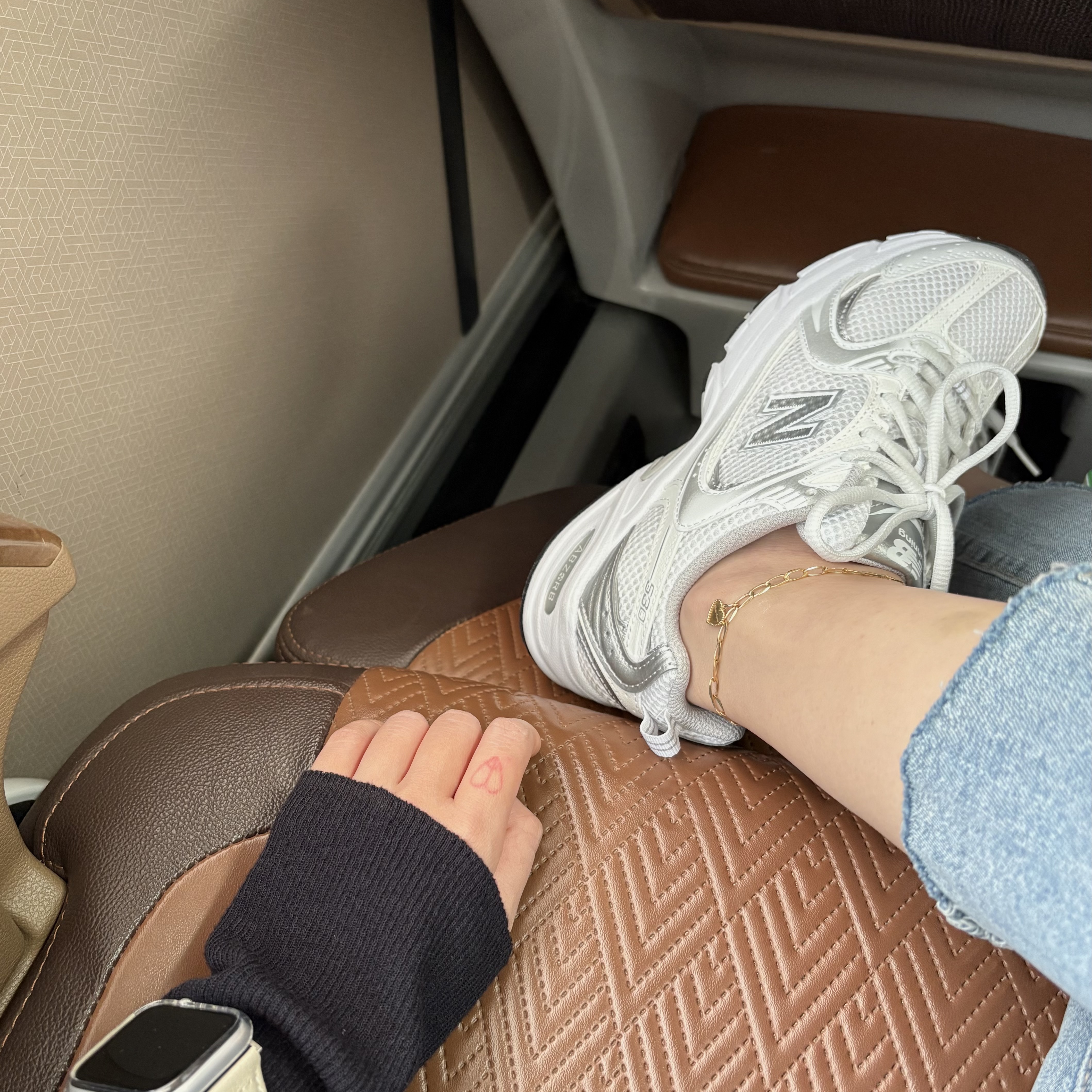 New Balance 530 White Silver Metallic 착용 스타일