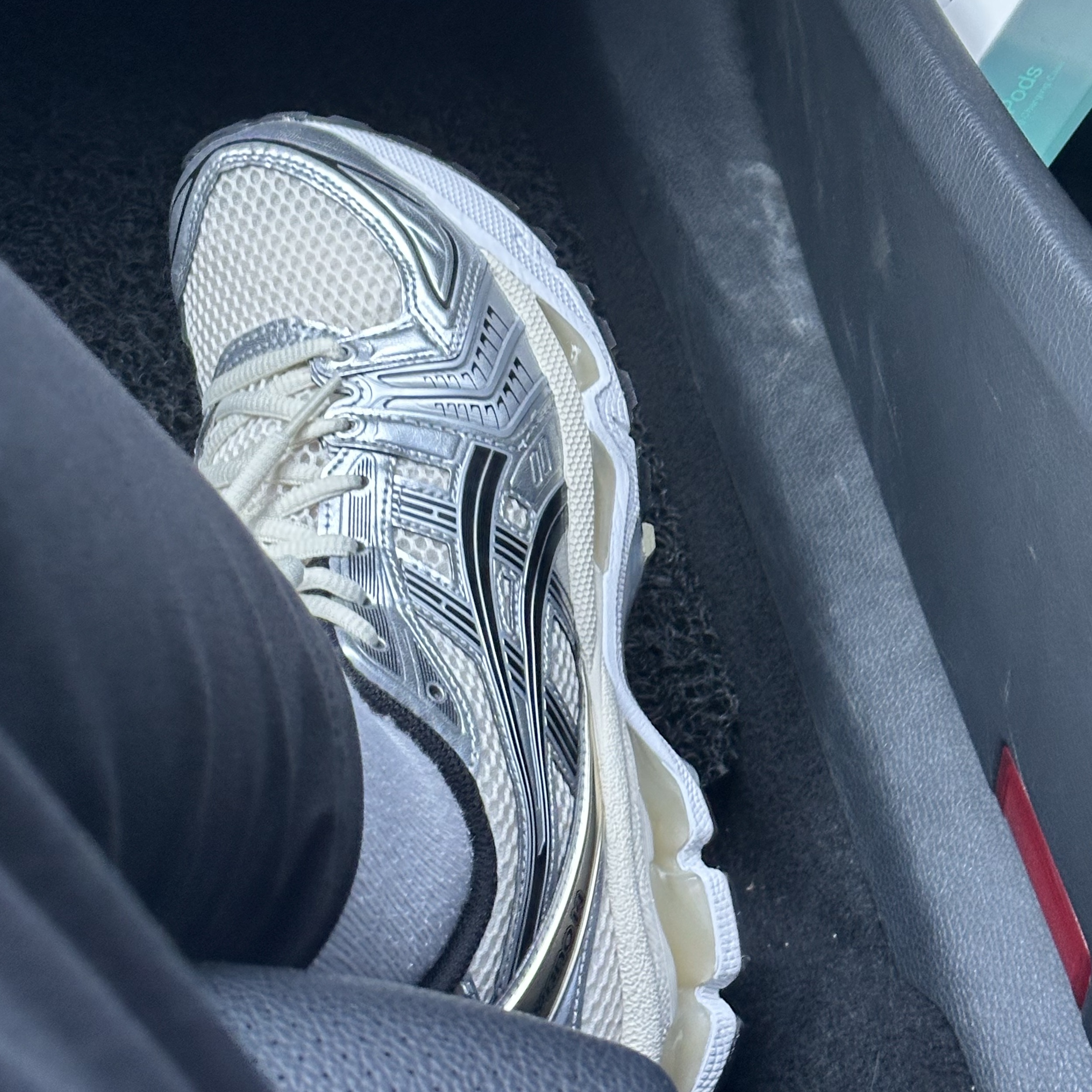 Asics Gel-Kayano 14 Birch Pure Silver 착용 스타일 - 4