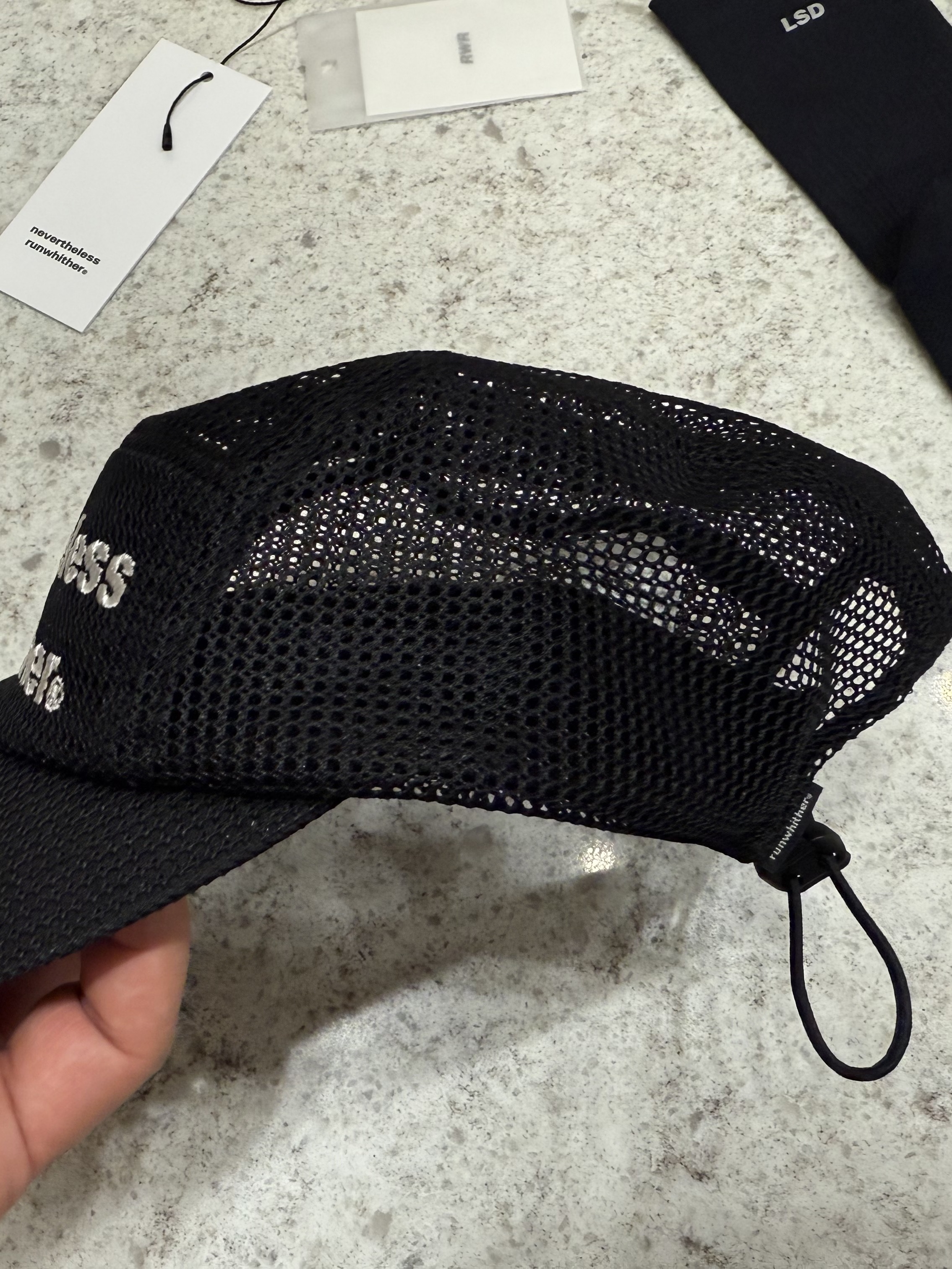 [KREAM 단독] runwhither Mesh Cap Black, [KREAM 단독] runwhither LSD Black 착용 스타일 - 5