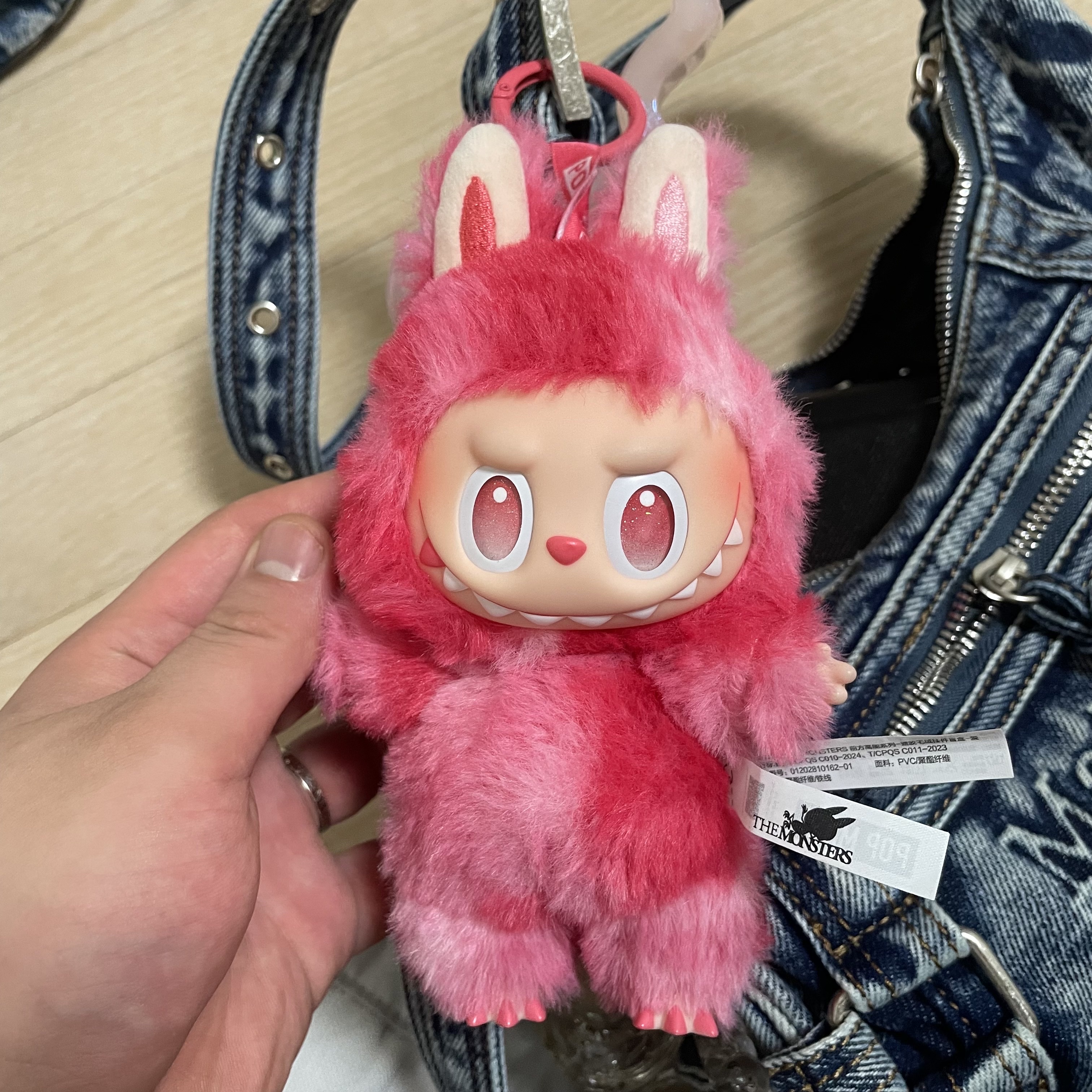 Pop Mart Labubu The Monsters Highlight Series Sealed Case (1 Blind Box) 착용 스타일