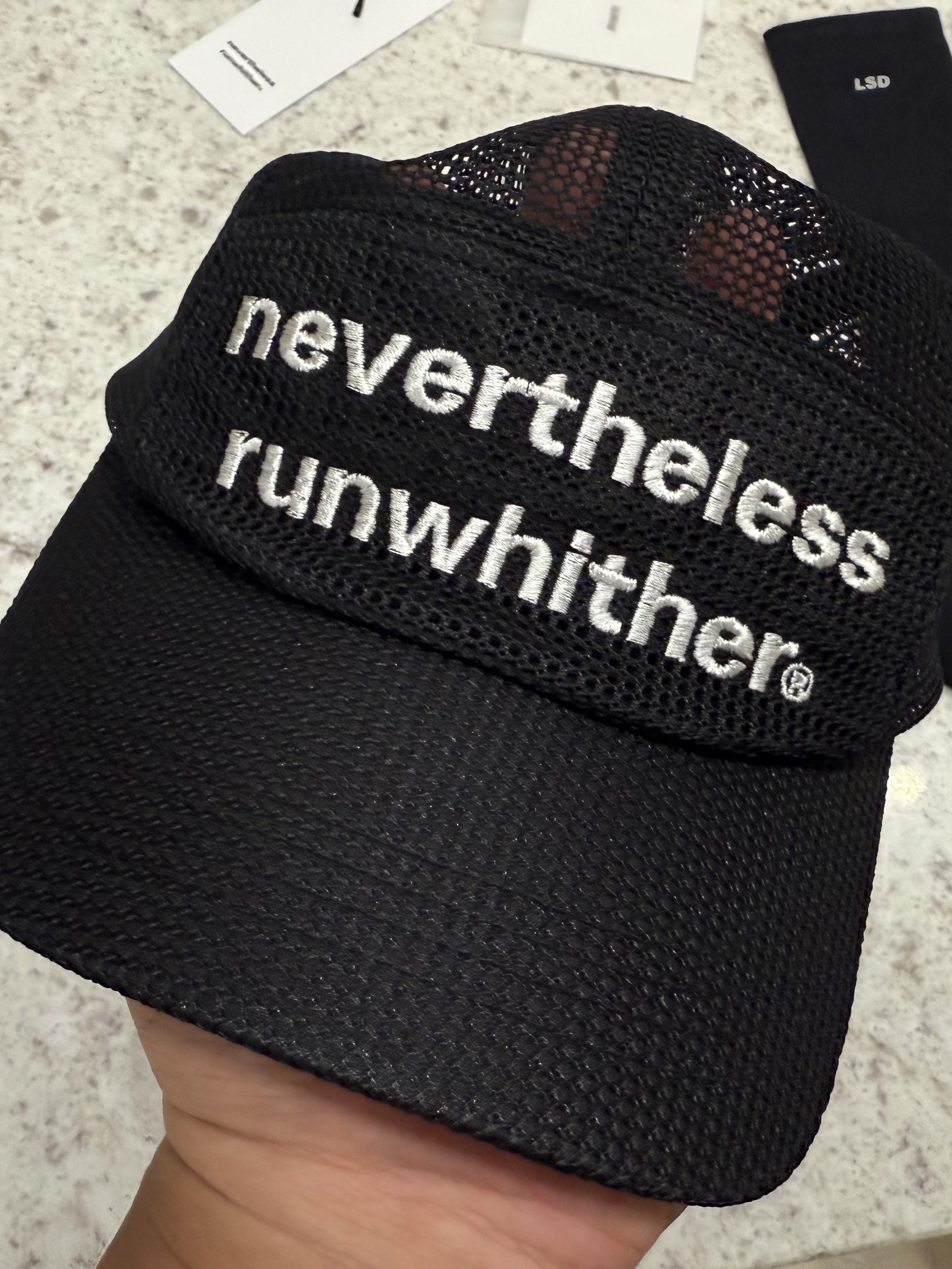[KREAM 단독] runwhither Mesh Cap Black, [KREAM 단독] runwhither LSD Black 착용 스타일 - 4