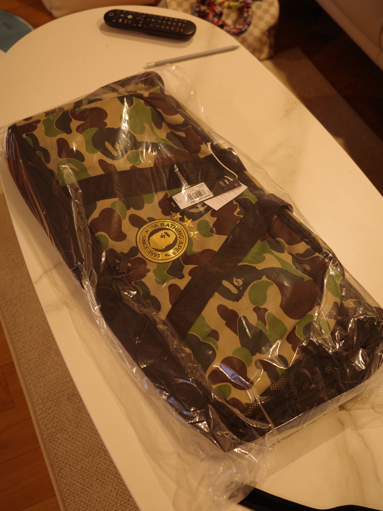Adidas x BAPE Duffle Bag Crew Green 착용 스타일 - 4