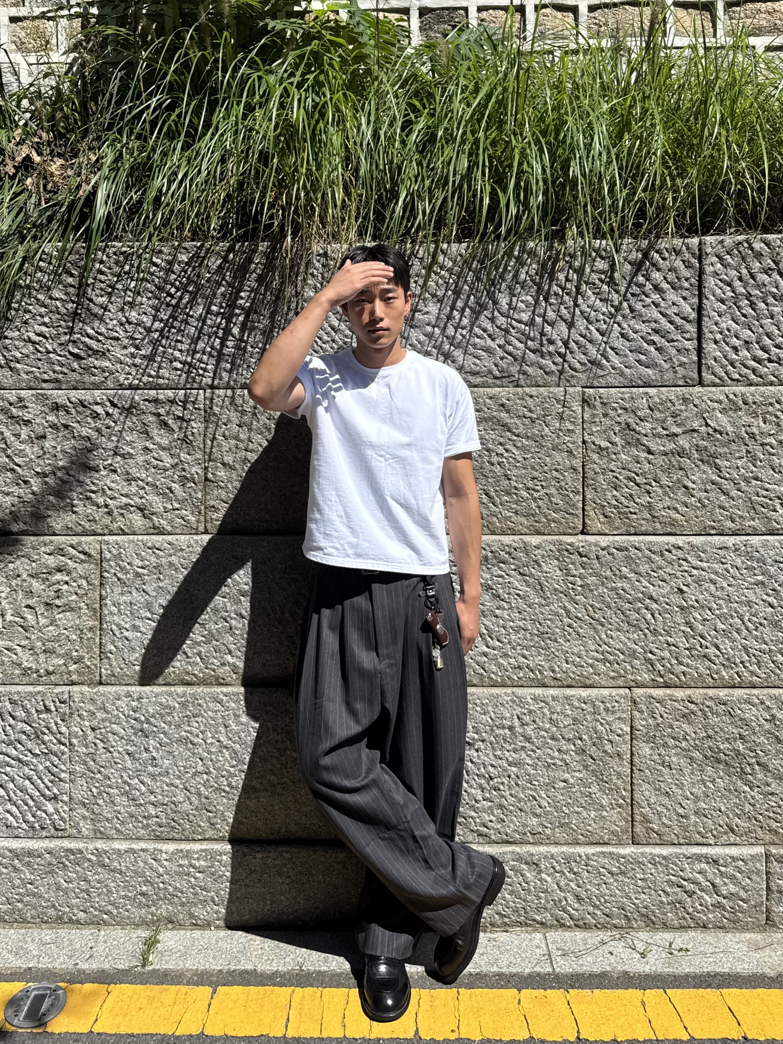 noun Wide Tapered Pants Stripe Charcoal 착용 스타일 - 1