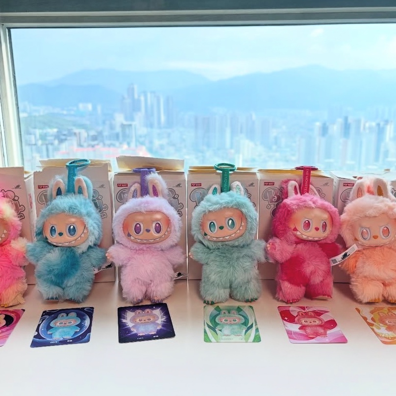 Pop Mart Labubu The Monsters Highlight Series Sealed Case (6 Blind Boxes) 착용 스타일 - 1