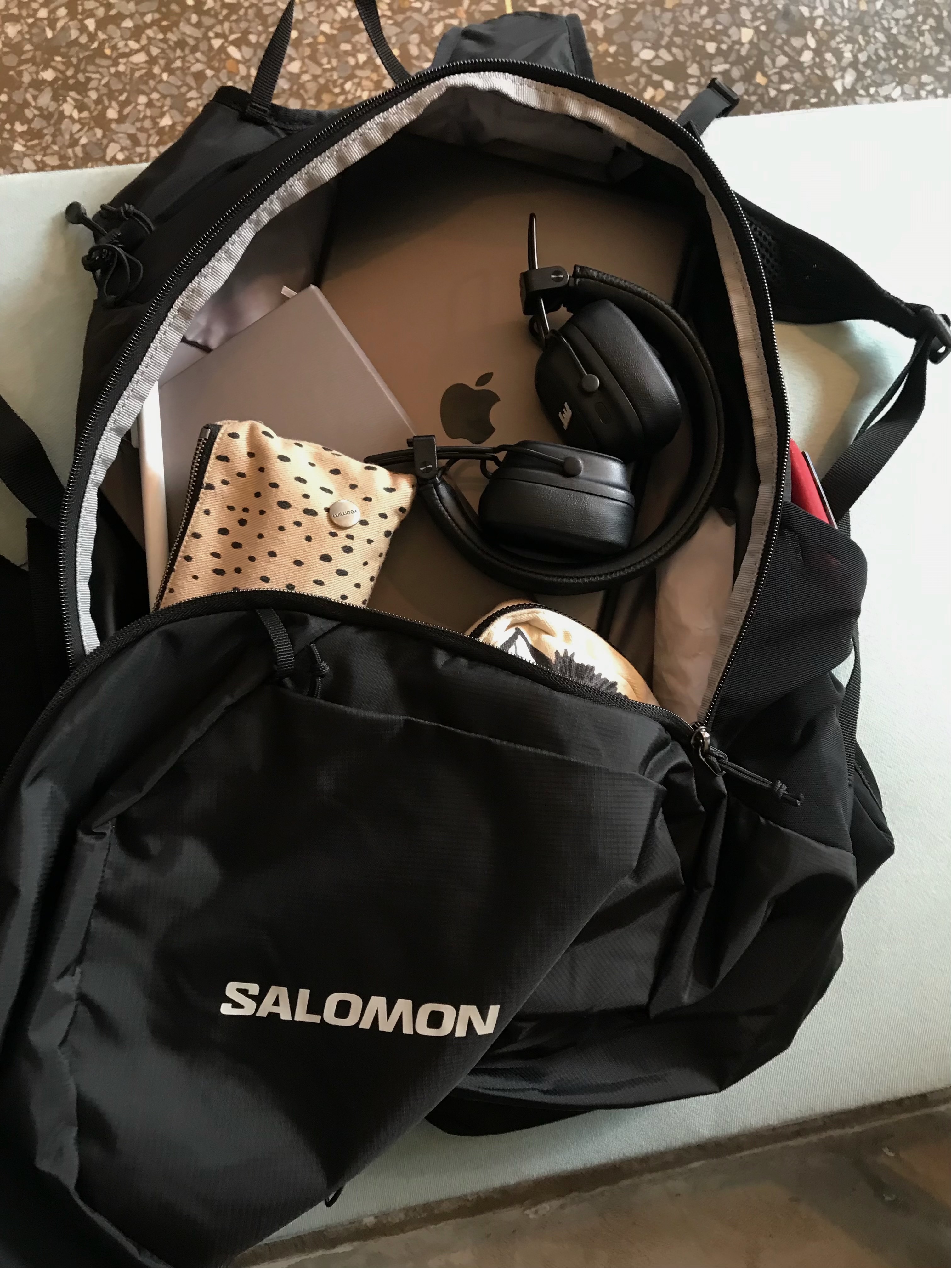 Salomon Trailblazer 20 Black 착용 스타일 - 1