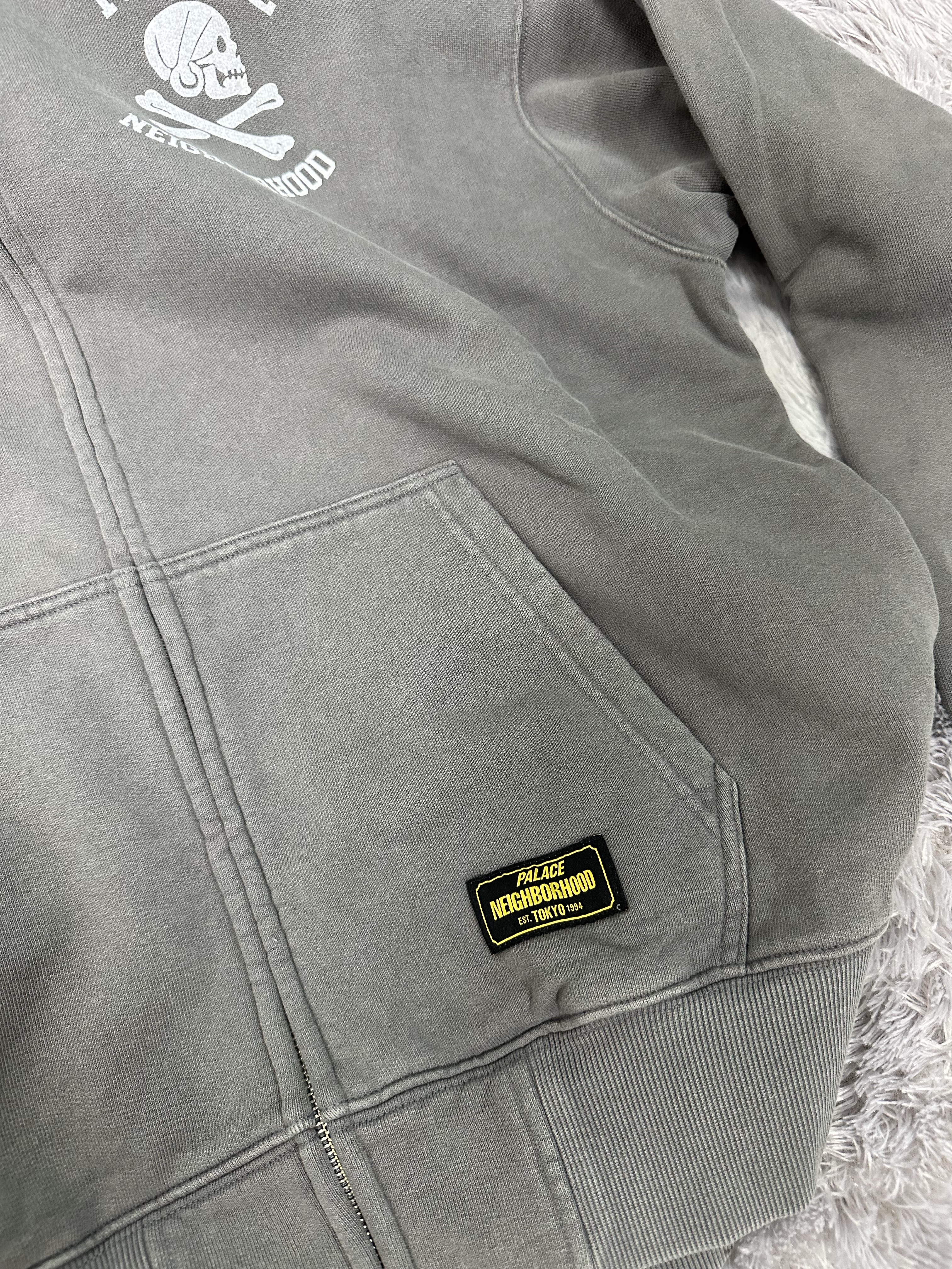 Palace x Neighborhood Skull Zip Hood Charcoal Tif - 25FW 착용 스타일 - 3