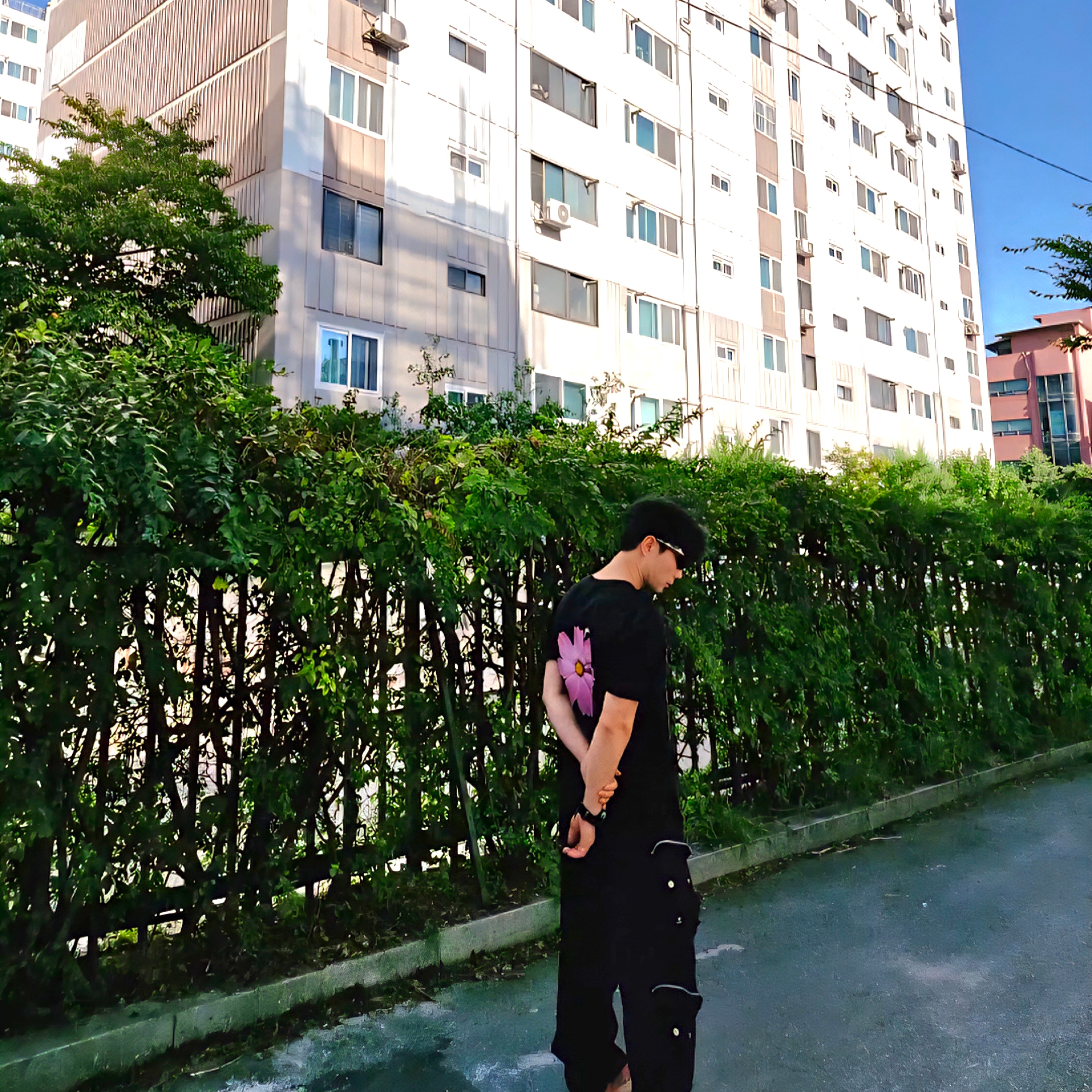 Stussy Cosmos T-Shirt Black, Nike x Matthew M Williams Zoom 004 Rust Factor 착용 스타일 - 2