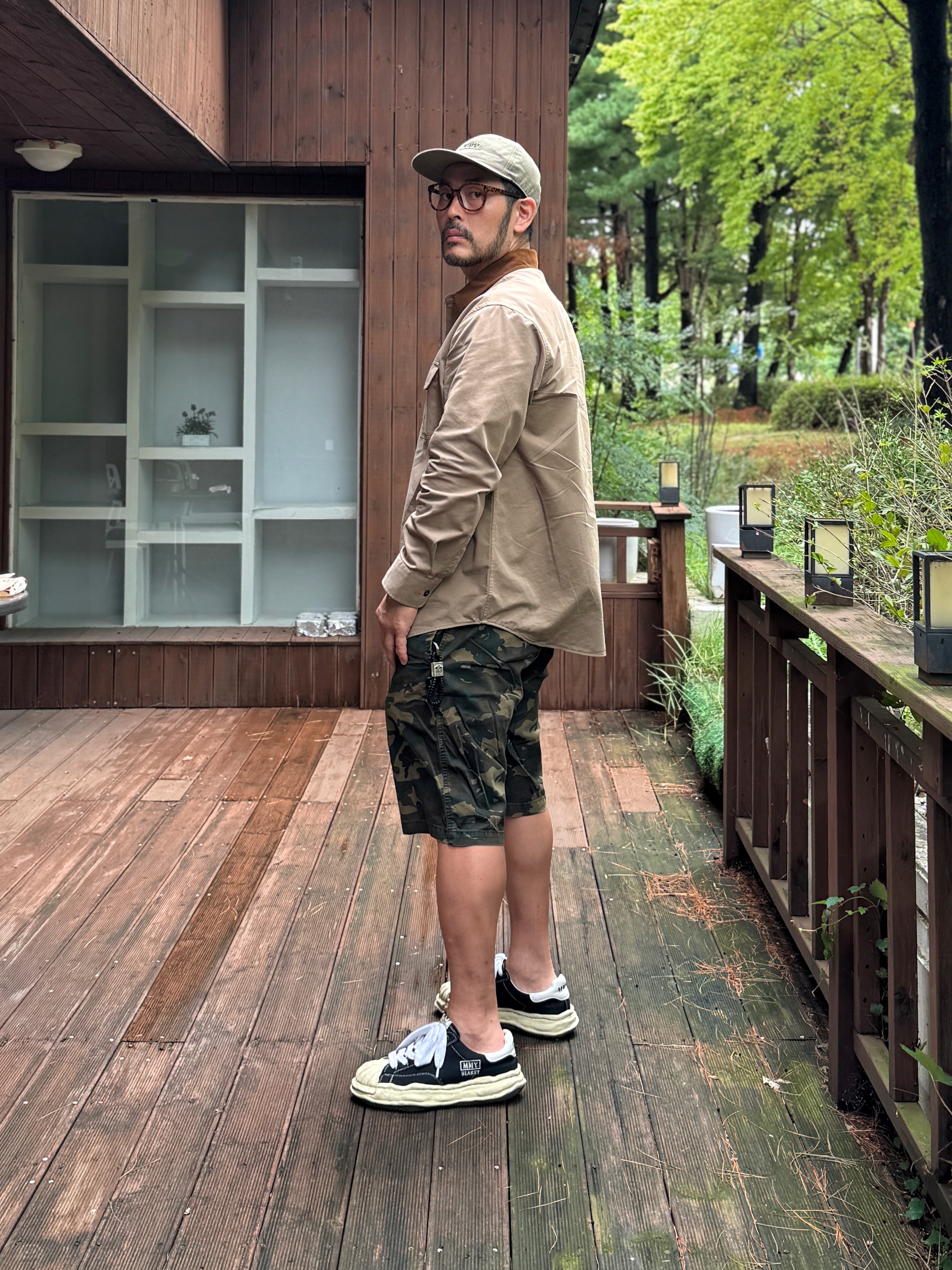 Maison Mihara Yasuhiro Blakey VL OG Sole Canvas Low-top Sneakers Black, YESEYESEE Plaid Wing Jacket Blue 착용 스타일 - 4