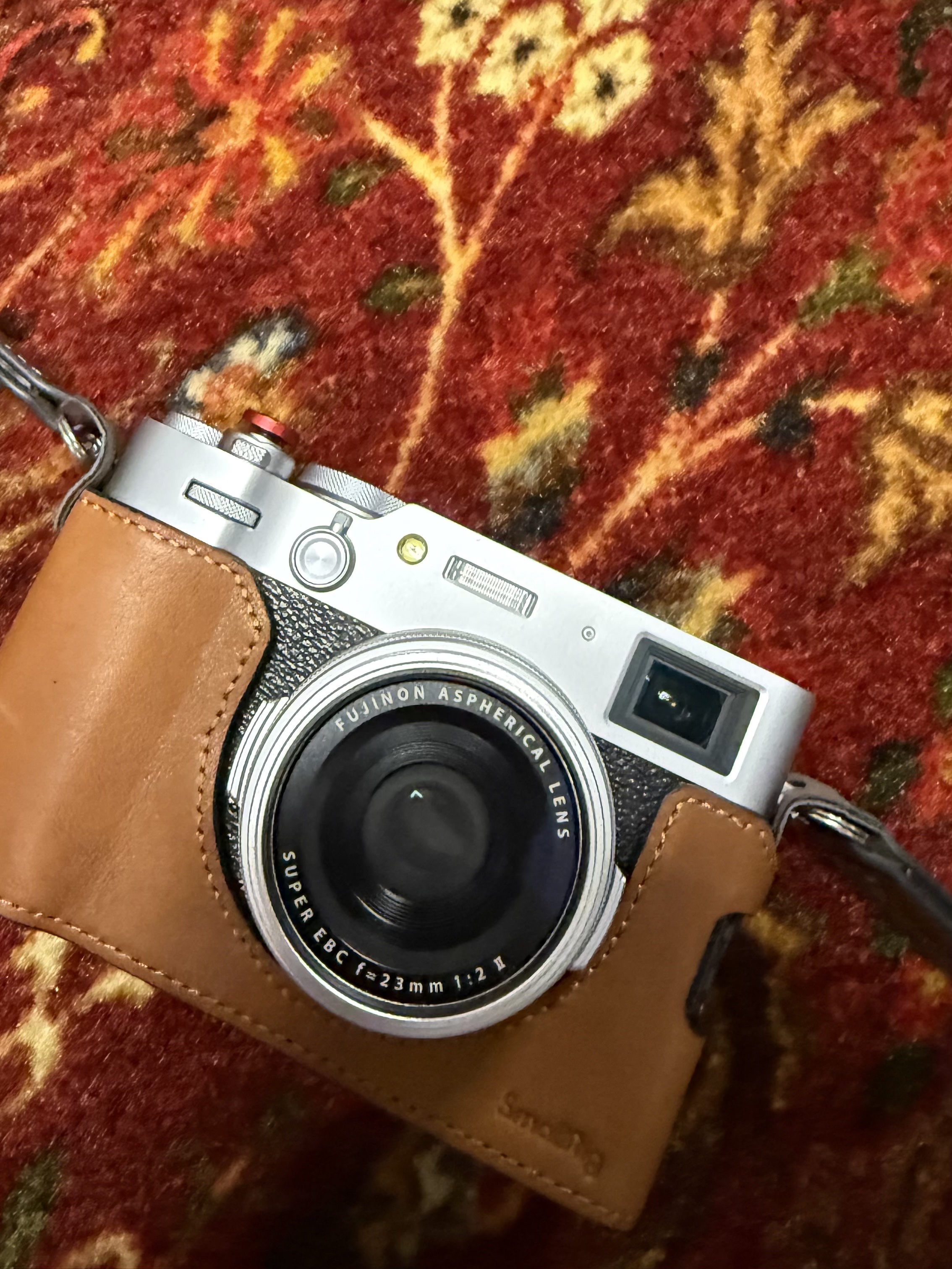 Fujifilm X100VI Silver (Korean Ver.), Say Touche Liquified Persian Rug Burgundy (M) 착용 스타일