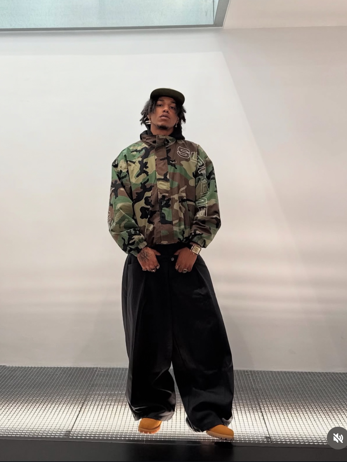 Supreme Spellout Embroidered Ripstop Track Jacket Woodland Camo - 25FW 착용 스타일 - 6