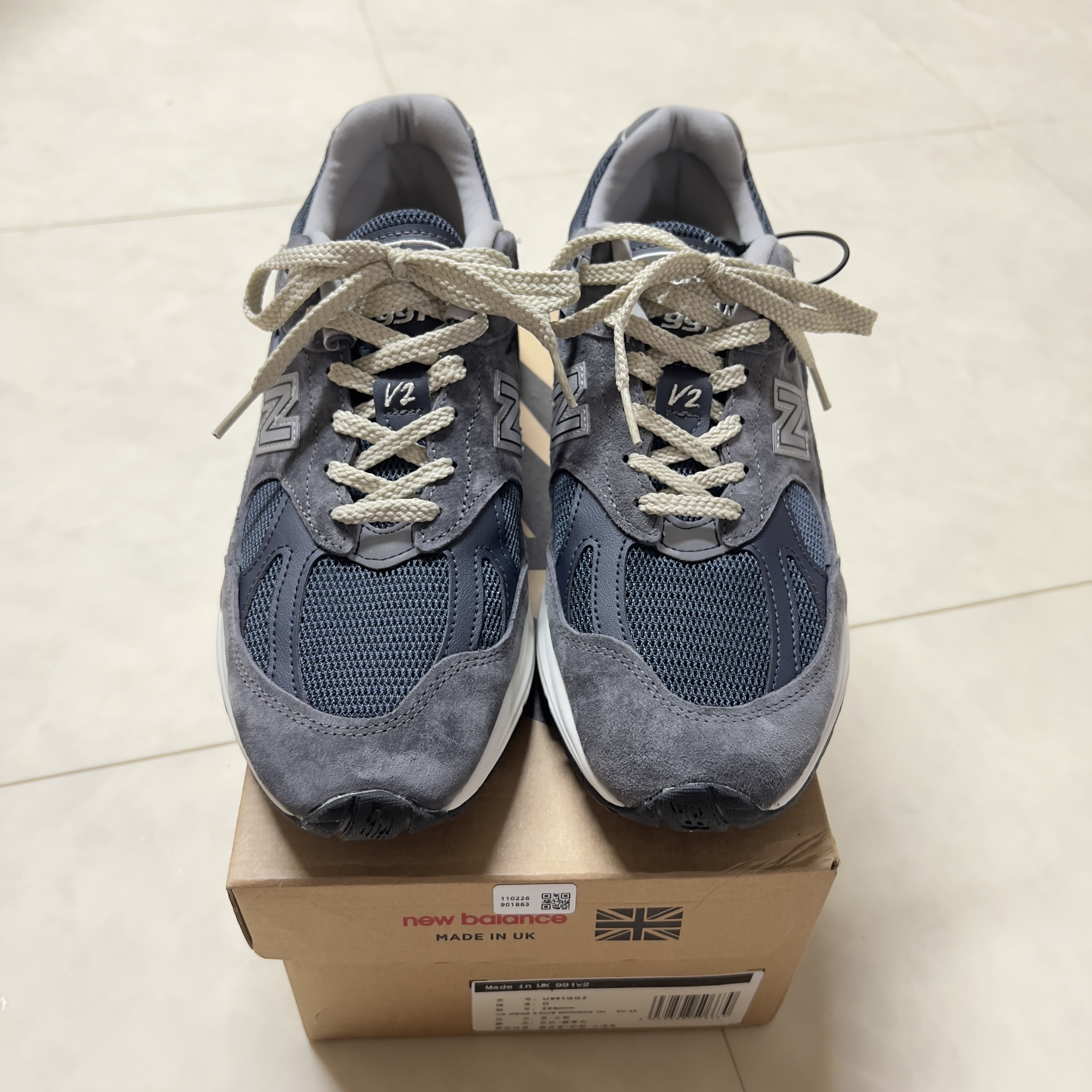 New Balance 991v2 Made in UK Dark Gull Grey 착용 스타일 - 2