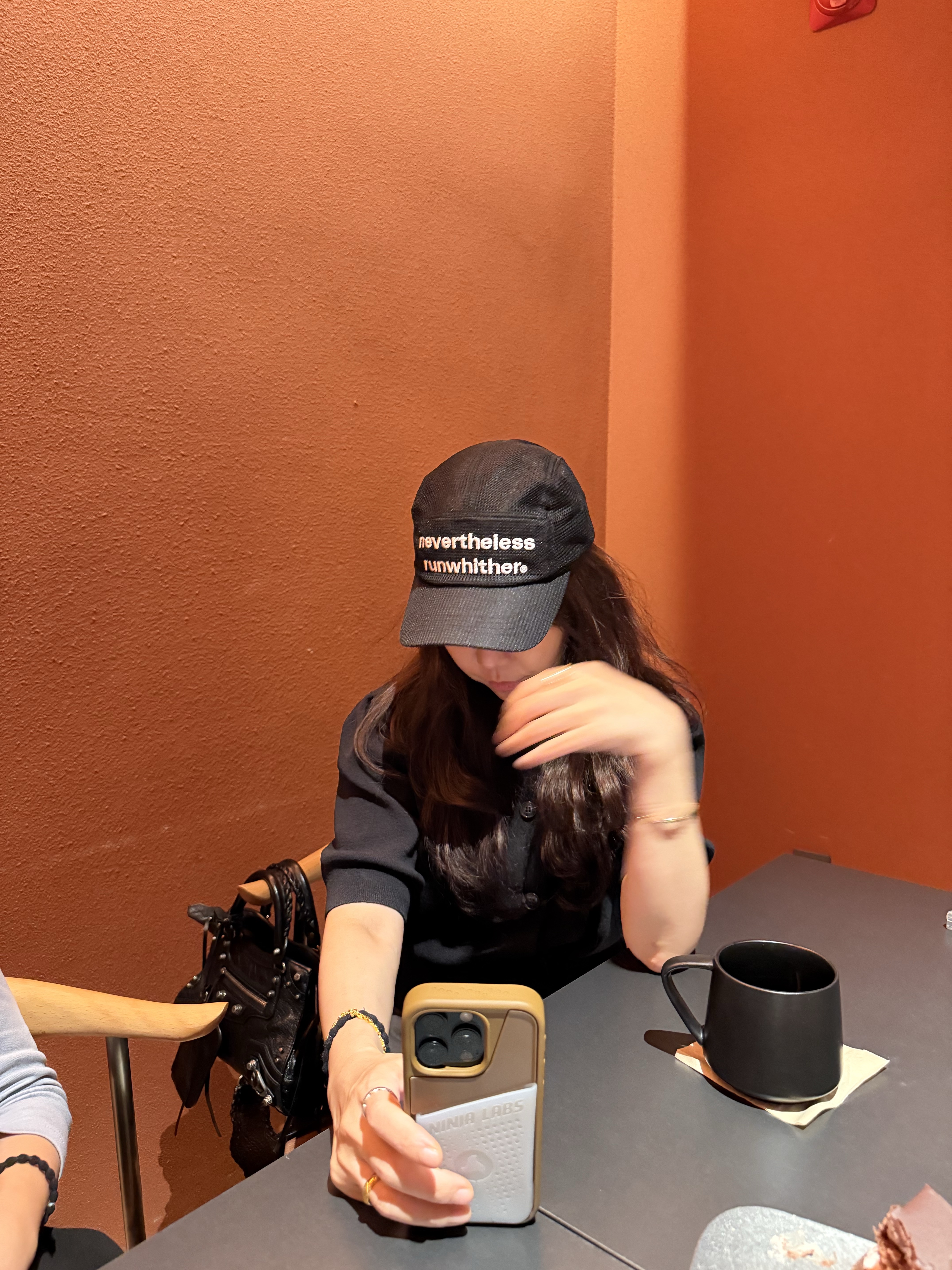[KREAM 단독] runwhither Mesh Cap Black, [KREAM 단독] runwhither LSD Black 착용 스타일 - 2