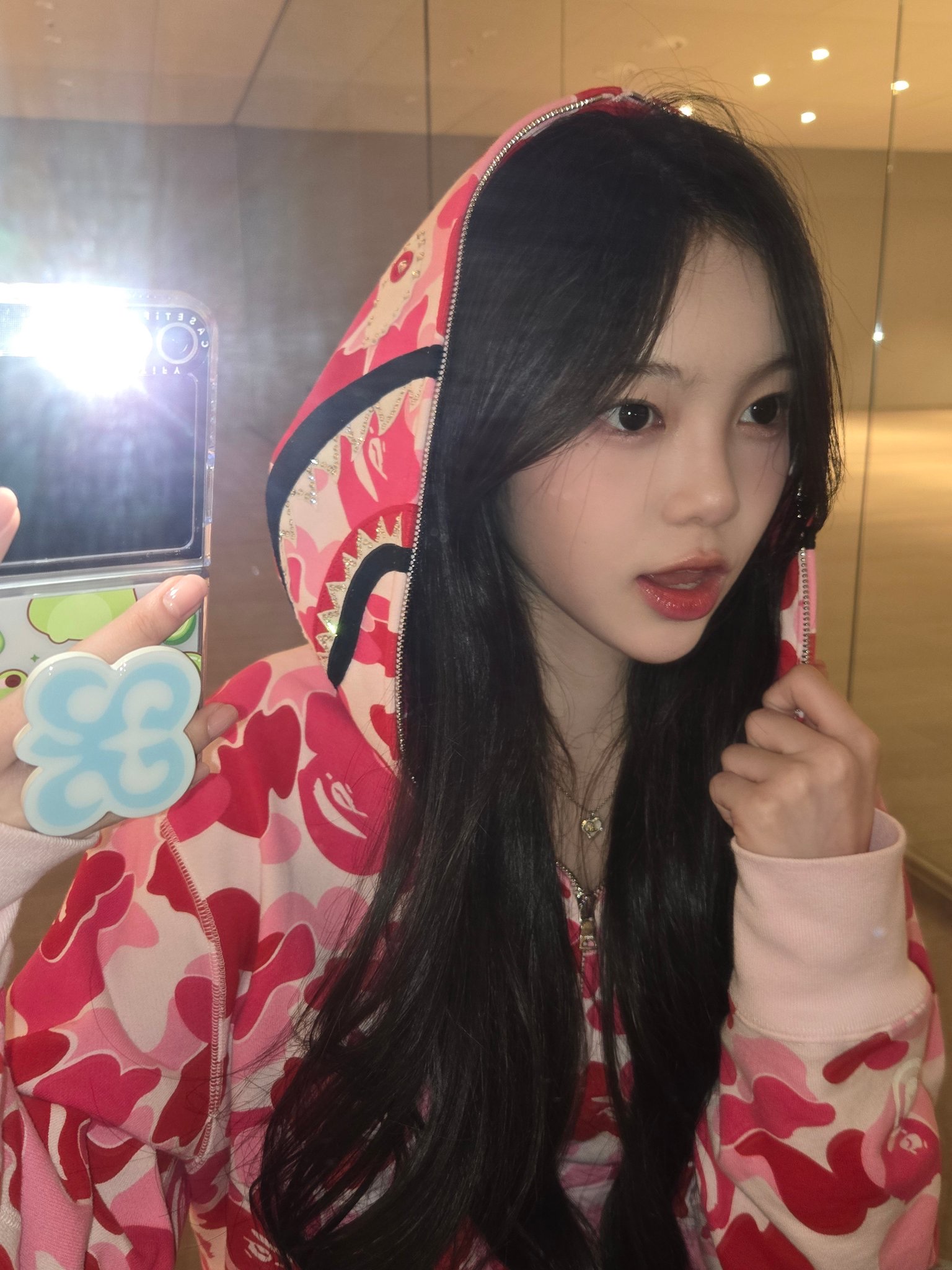 BAPE ABC Camo Rayon Relaxed Fit Shark Full Zip Hoodie Pink 착용 스타일
