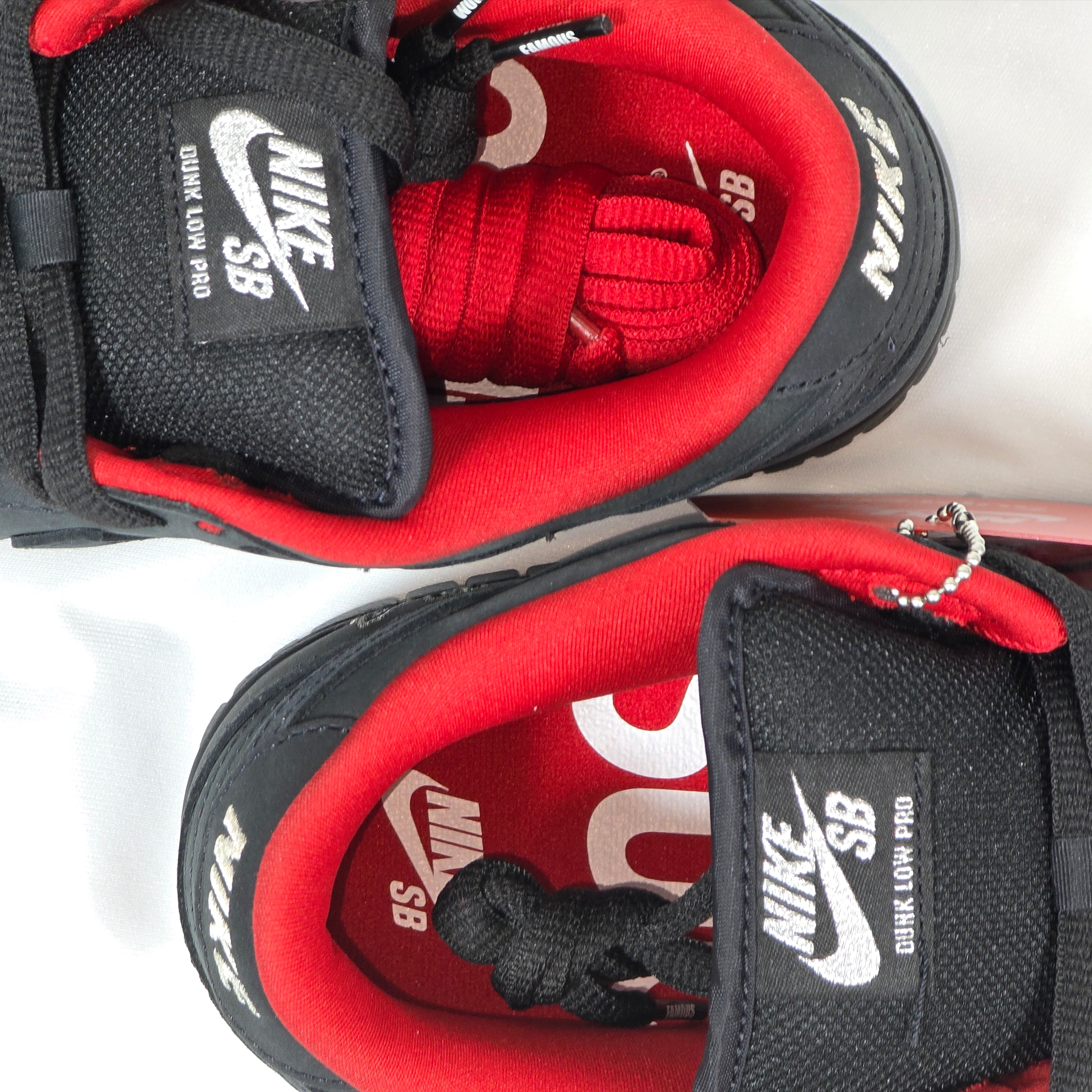 Nike x Supreme SB Dunk Low Black 착용 스타일