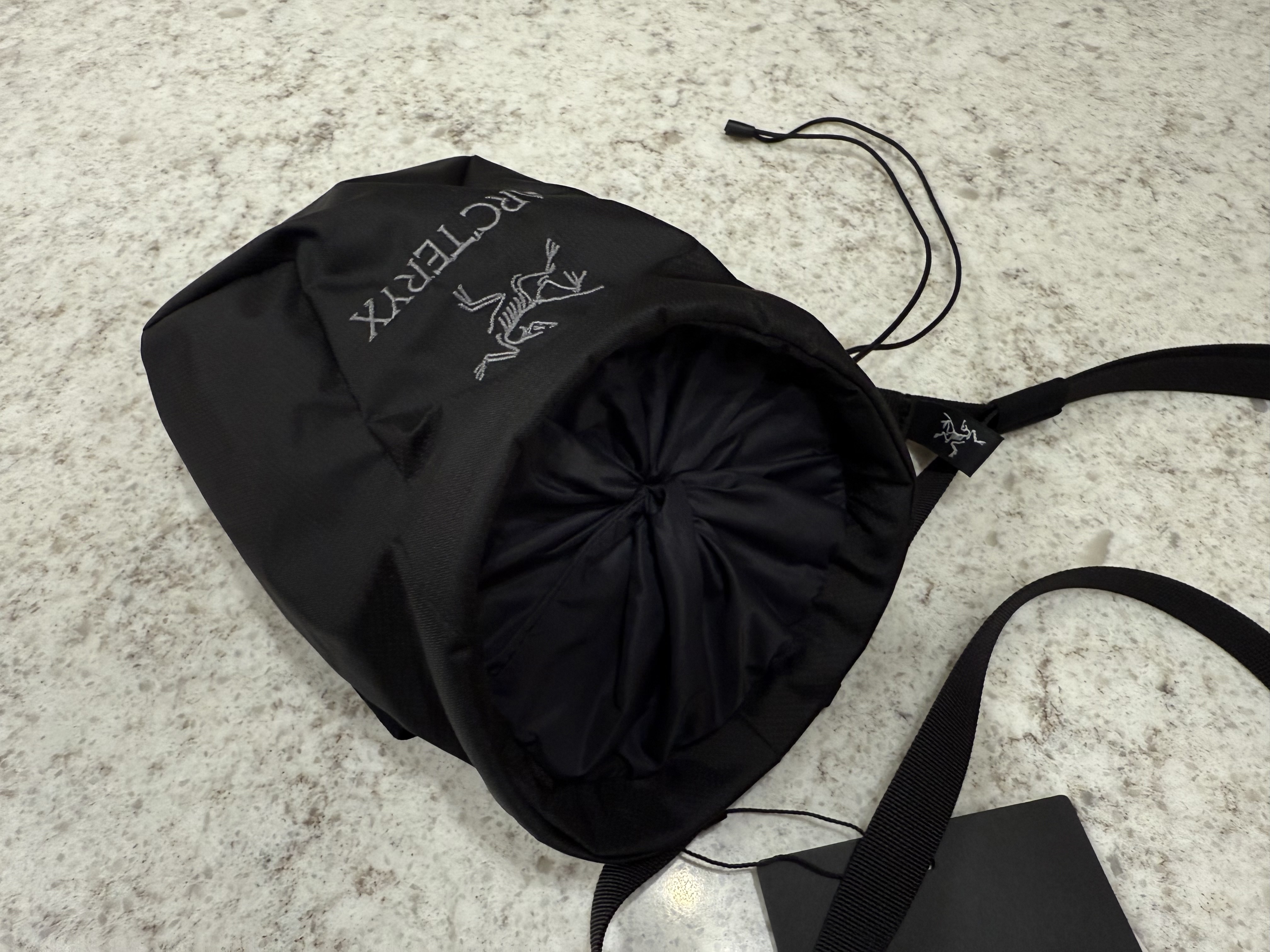 Arc'teryx Ion Lightweight Chalk Bag Black 착용 스타일 - 2