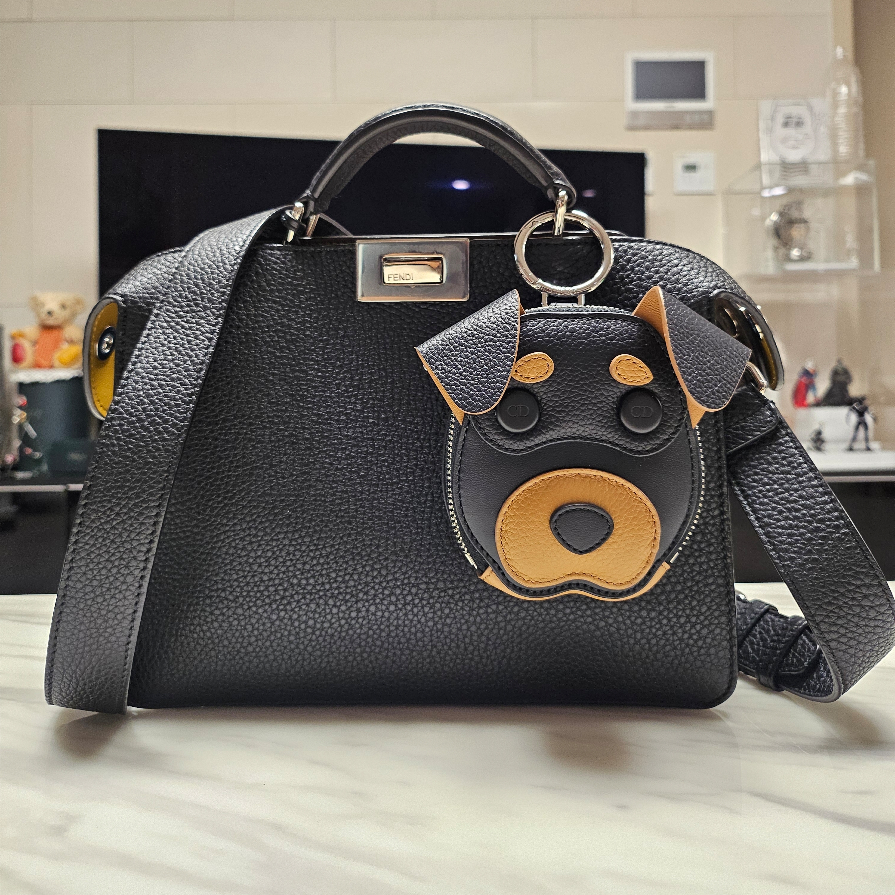 Dior Mini Bobby Zipped Pouch Grained and Smooth Calfskin Brown Black, Fendi Peekaboo I See U Leather Bag Brown 착용 스타일 - 2