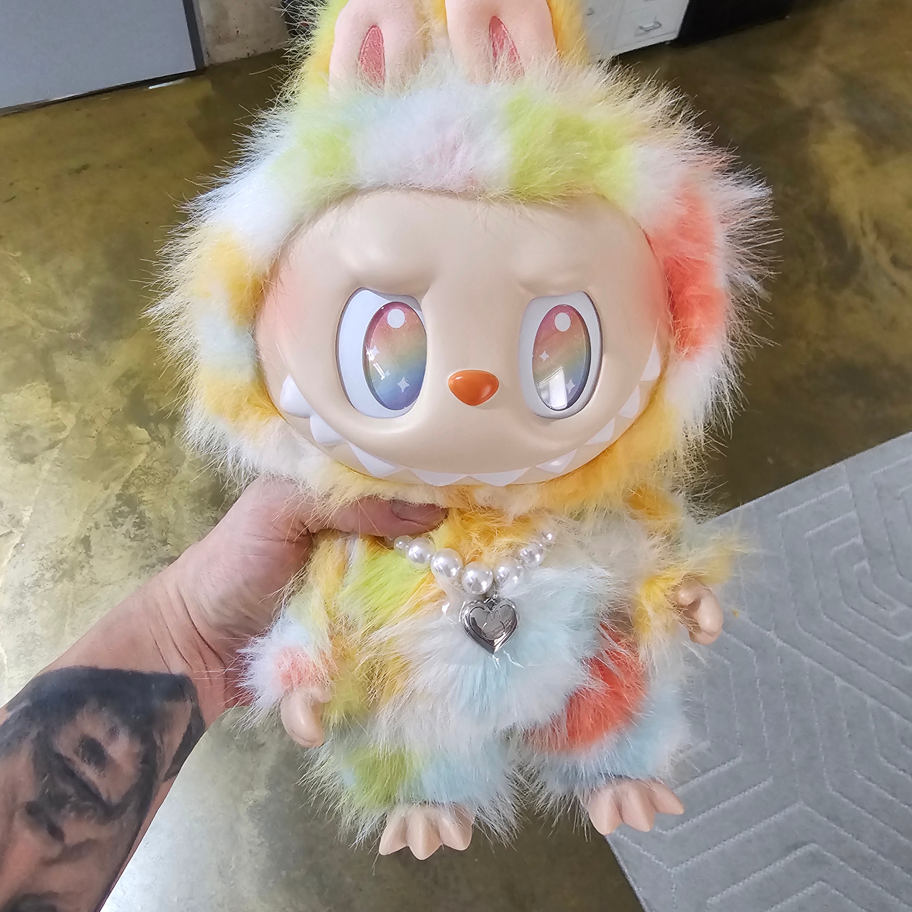 Pop Mart Labubu The Monsters Big Into Energy Series-Rock The Universe Vinyl Plush Doll, Pop Mart Labubu The Monsters Highlight Series Love Keyring (Opened Case) 착용 스타일 - 3