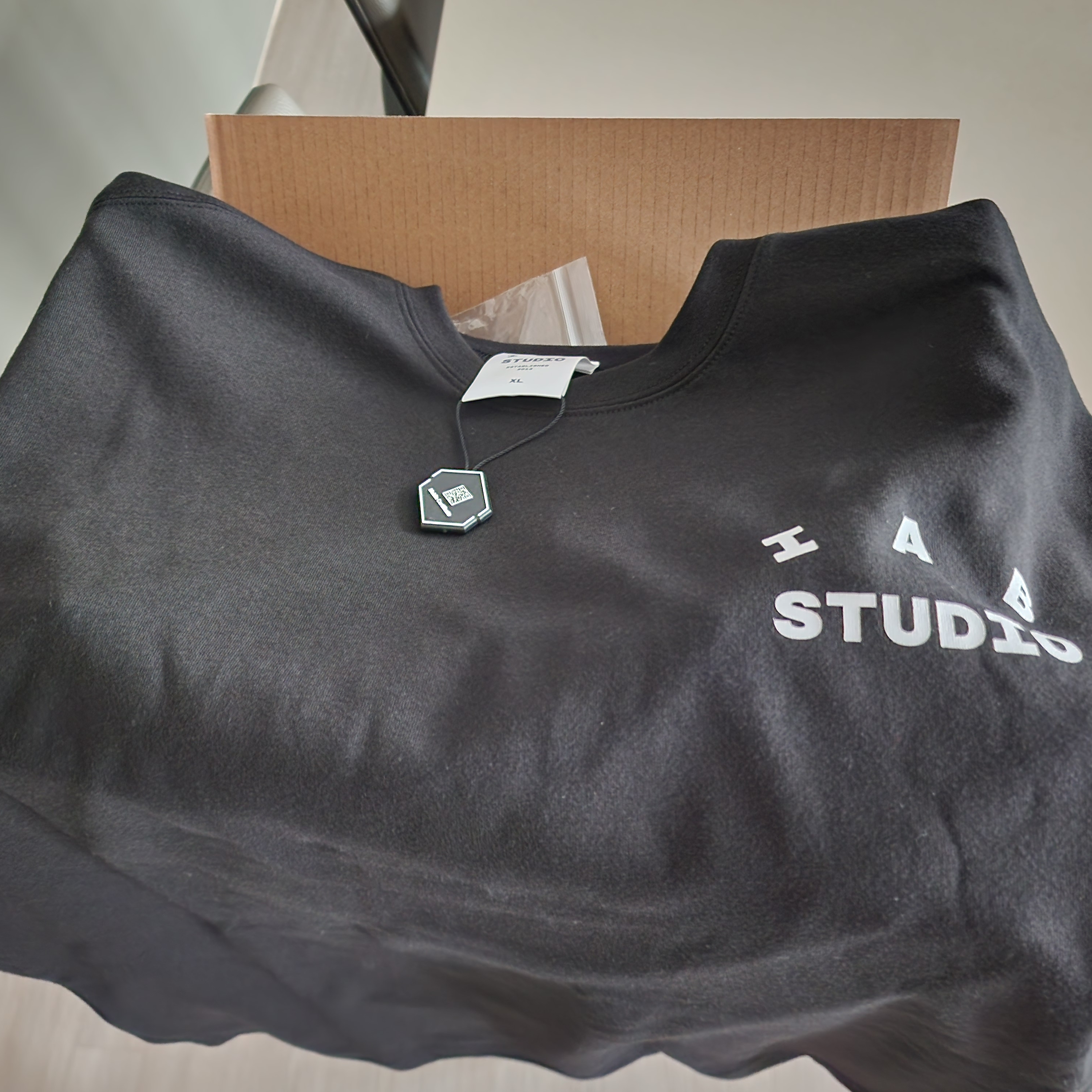 IAB Studio Basic T-Shirt Black White 착용 스타일