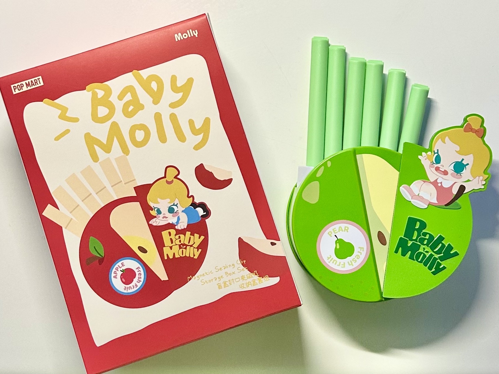 Pop Mart Baby Molly Fruity Aroma Series Magnetic Sealing Clip Storage Box Pear Shake-N-Joy (Opened Case), Pop Mart Baby Molly Fruity Aroma Series Magnetic Sealing Clip Storage Box Sealed Case (6 Blind Boxes) 착용 스타일