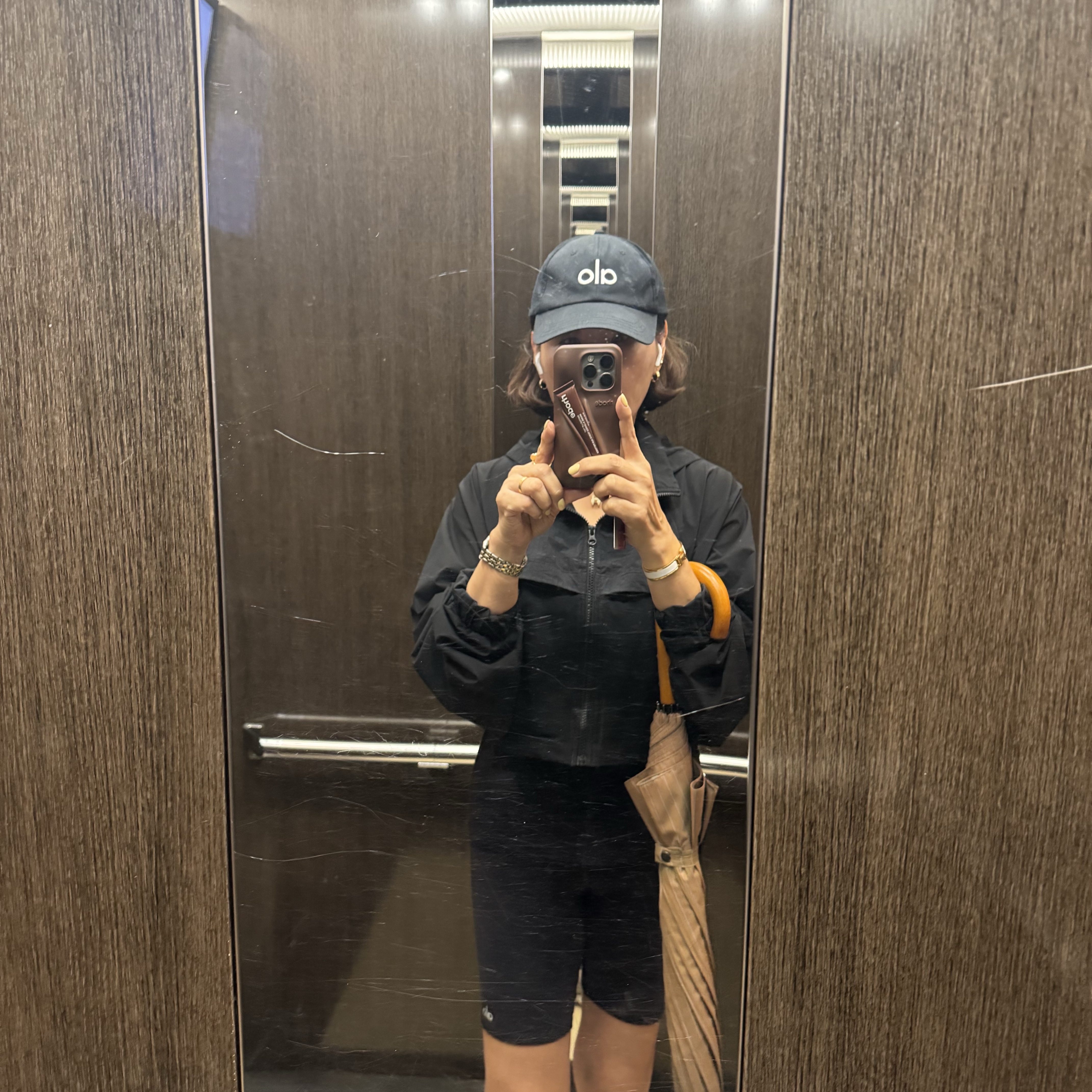 (W) Alo Yoga 7 Inch High Waist Biker Shorts Black 착용 스타일