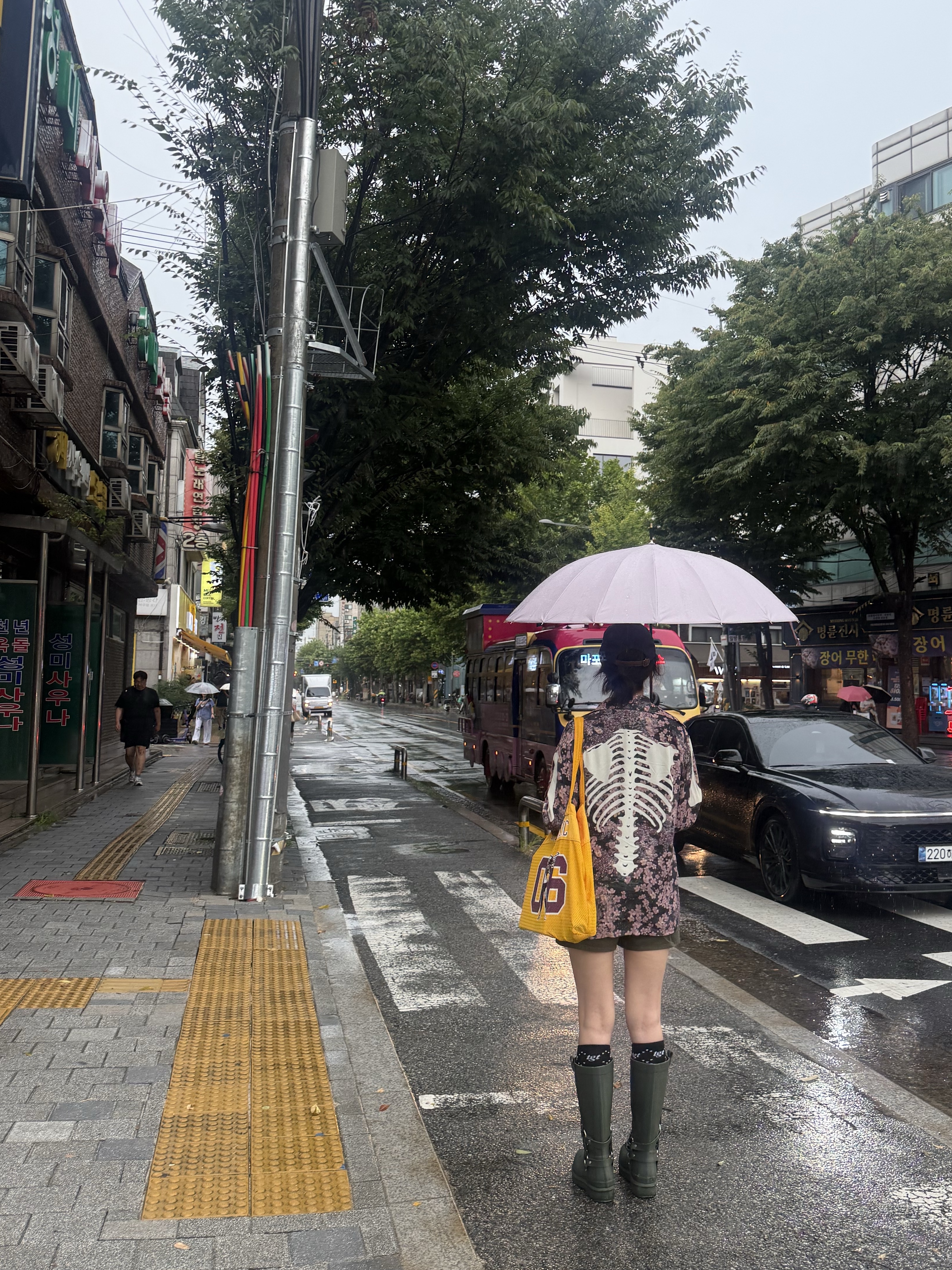 Kapital Rayon Sakura Bone Print Aloha Shirt Ink Black, (W) Hunter x Andersson Bell Original 2.0 Tall Boots Dark Olive 착용 스타일 - 1