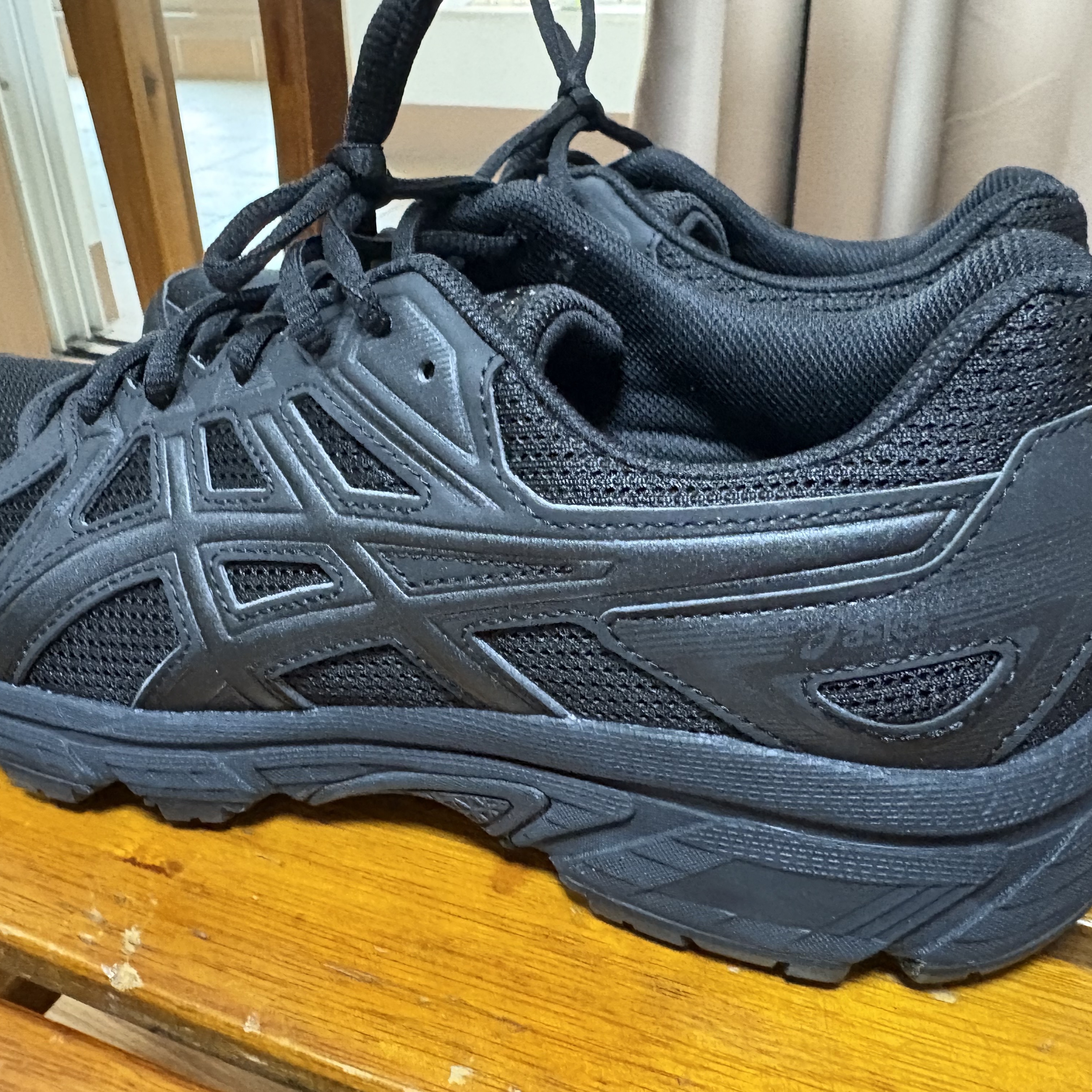 Asics Jog 100 T Black - 4E Extra Wide 착용 스타일 - 1