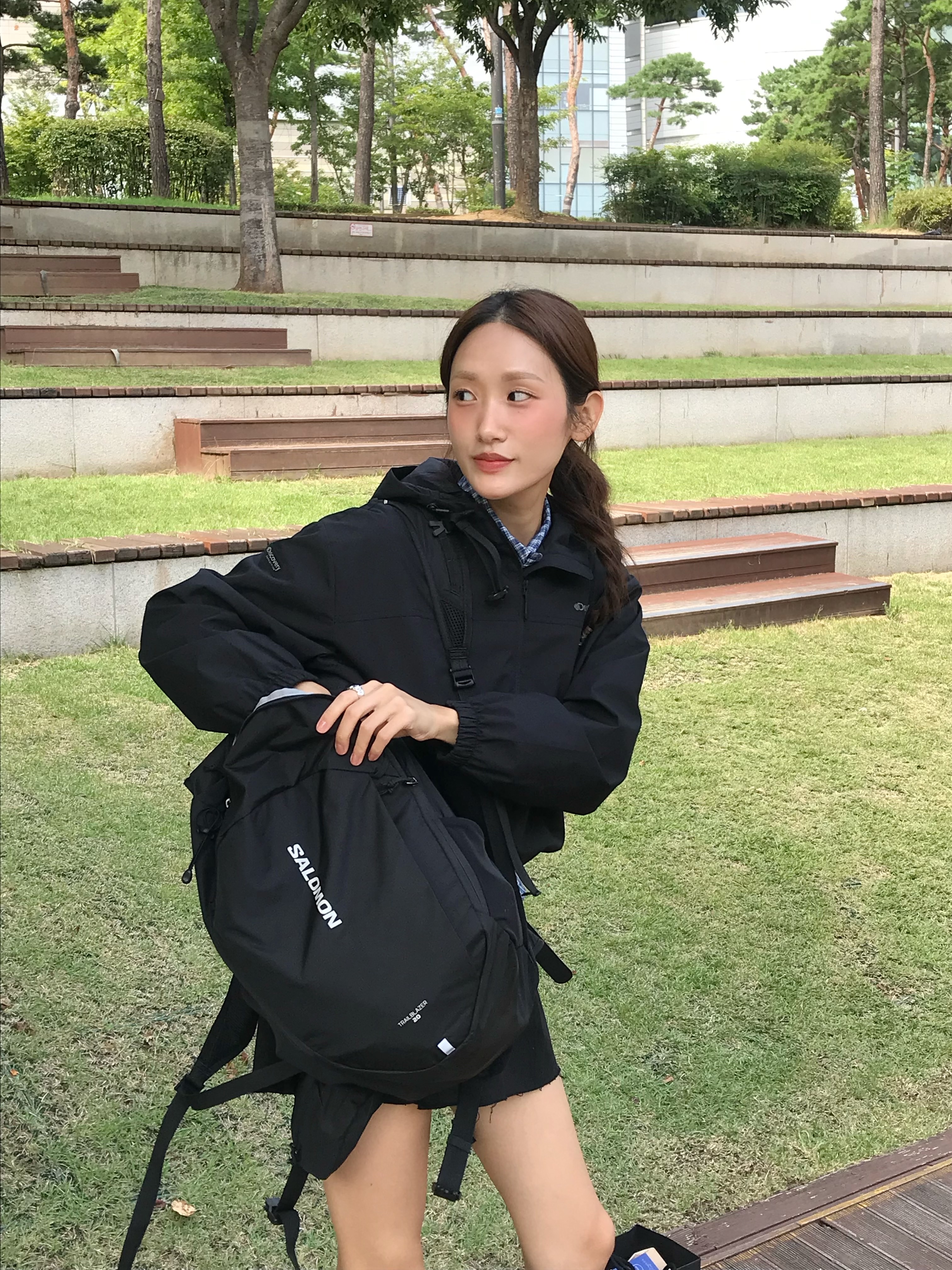 Salomon Trailblazer 20 Black 착용 스타일 - 4