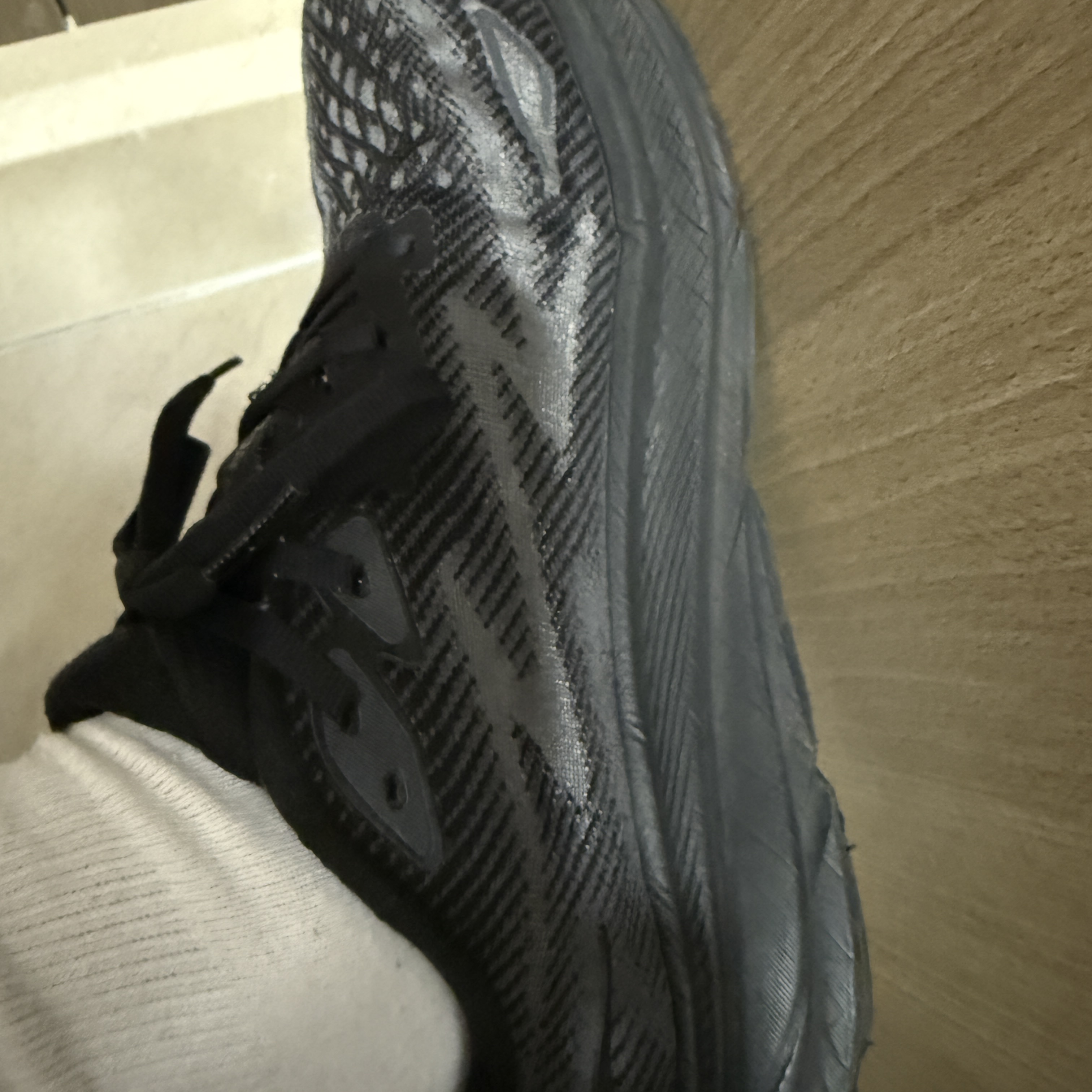 Hoka Clifton 9 Black - Wide 착용 스타일