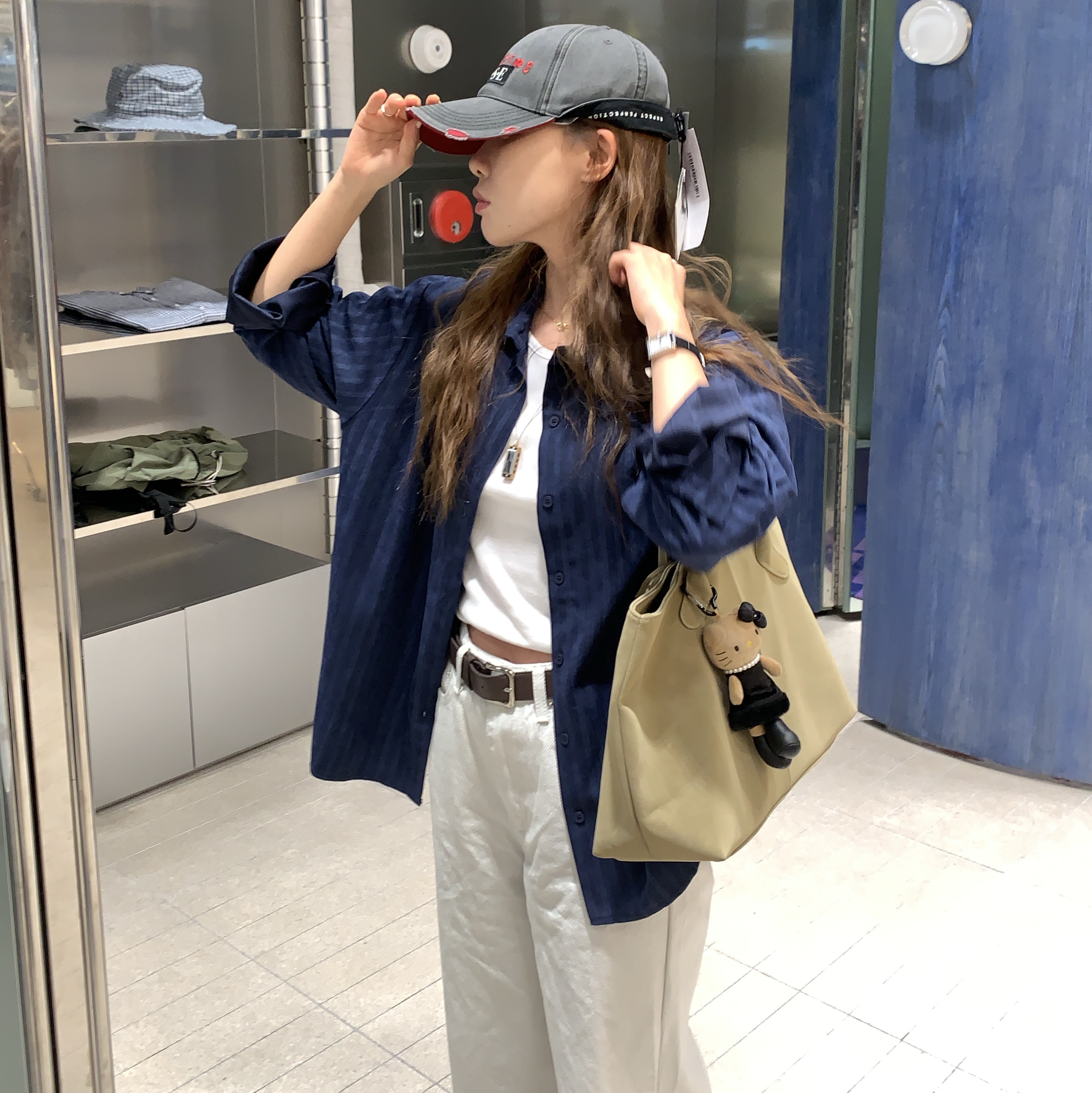 Lemaire Harmonica Necklace Rhodium Silver Multicolor, Martine Rose Roll Back Cap Grey And Red - 25SS 착용 스타일 - 1