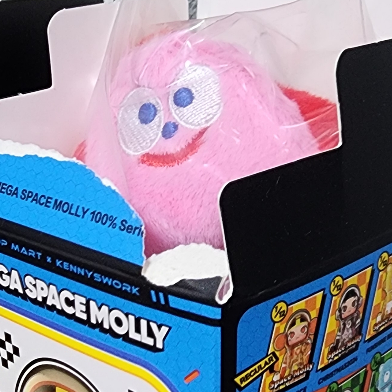 Pop Mart Mega Space Molly 100% Series4 Jon Burgerman (Opened Case) 착용 스타일