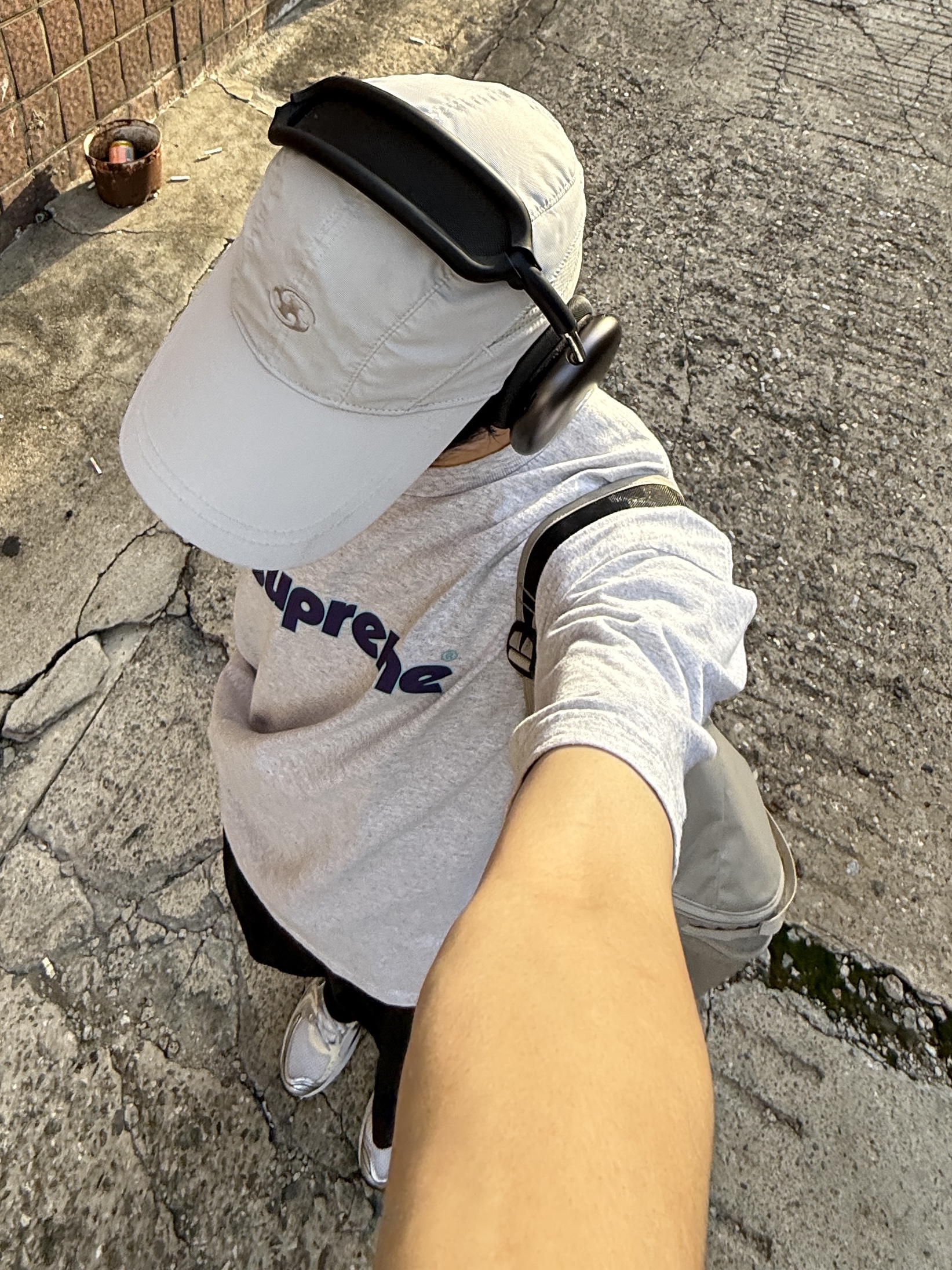 (W) Asics Gel-Kayano 14 White Midnight, Supreme Pinline T-Shirt Ash Grey - 24SS 착용 스타일 - 9