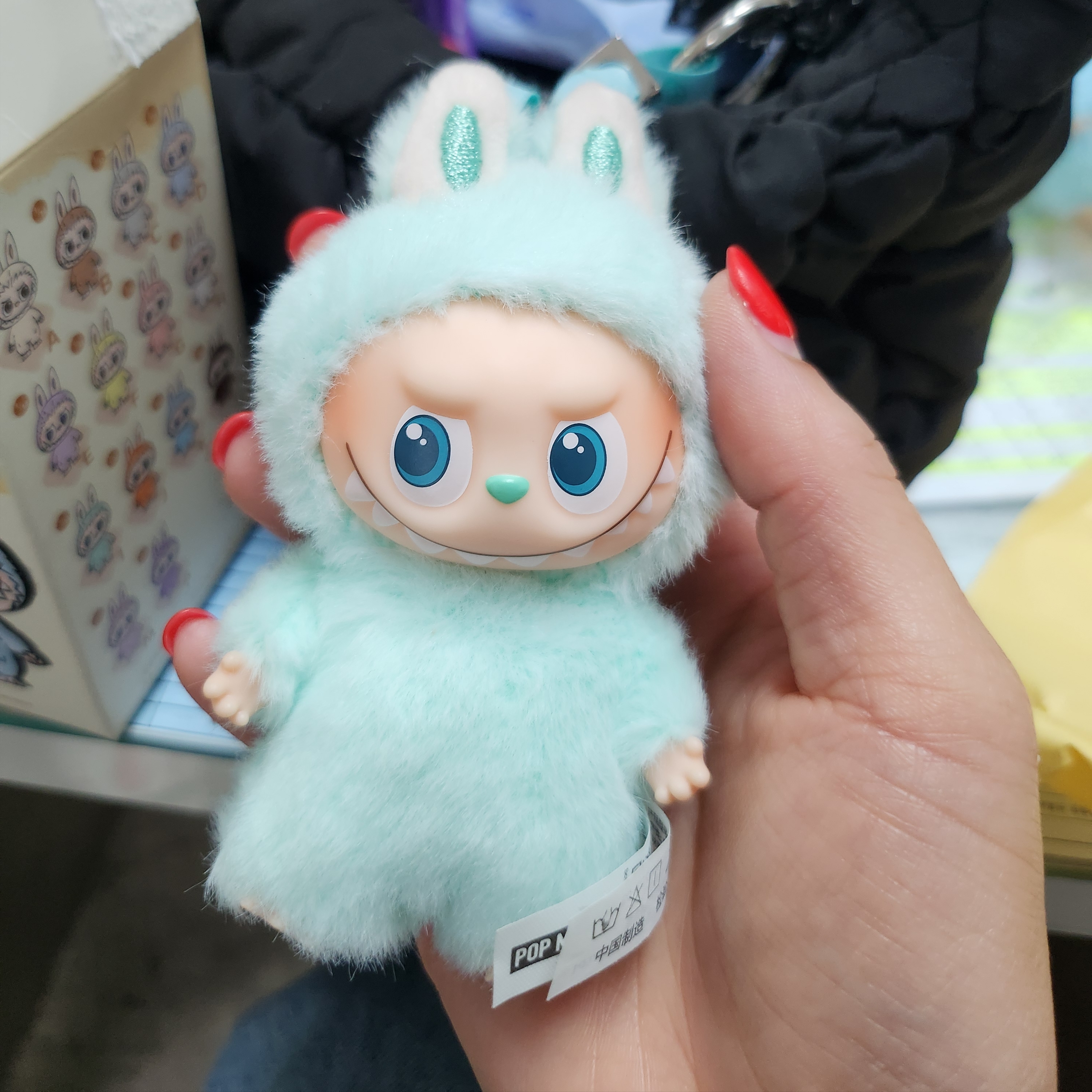 Pop Mart Labubu The Monsters Pin For Love Series Vinyl Plush Pendant Sealed Case (A-M) (1 Blind Box) 착용 스타일 - 2