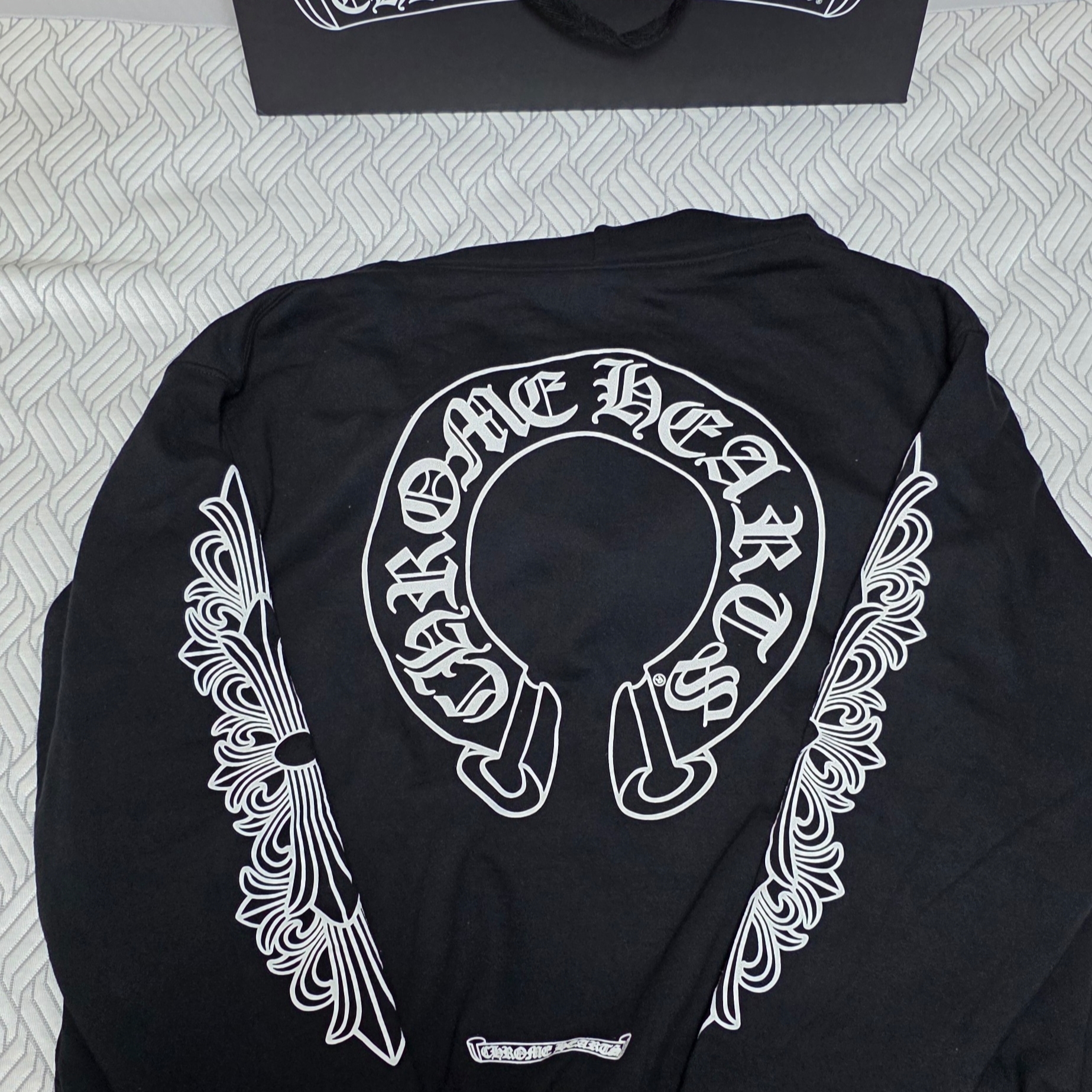 Chrome Hearts Horseshoe Floral Heavyweight Zip-Up Hoodie Black 착용 스타일 - 3