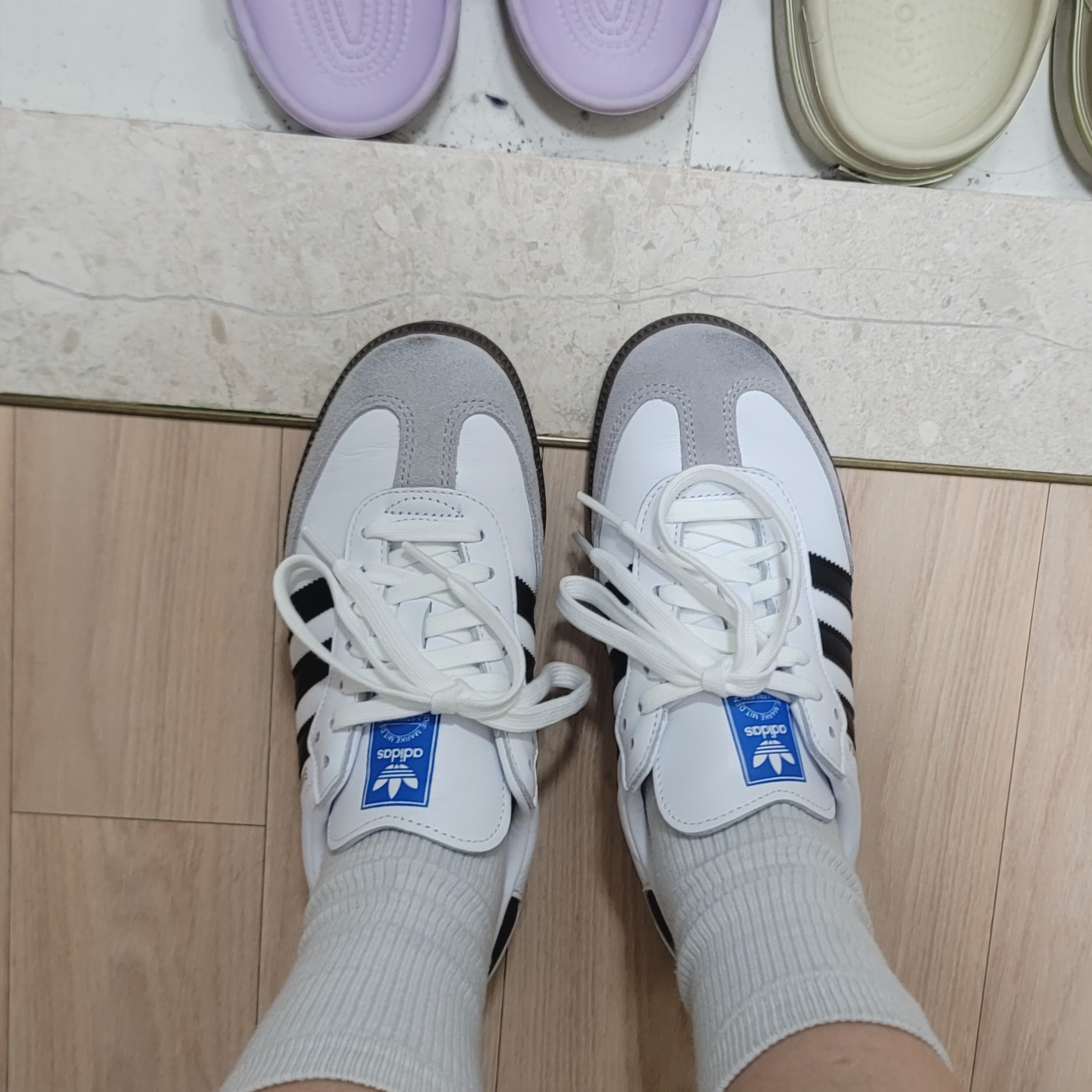 Adidas Samba OG Cloud White 착용 스타일 - 2