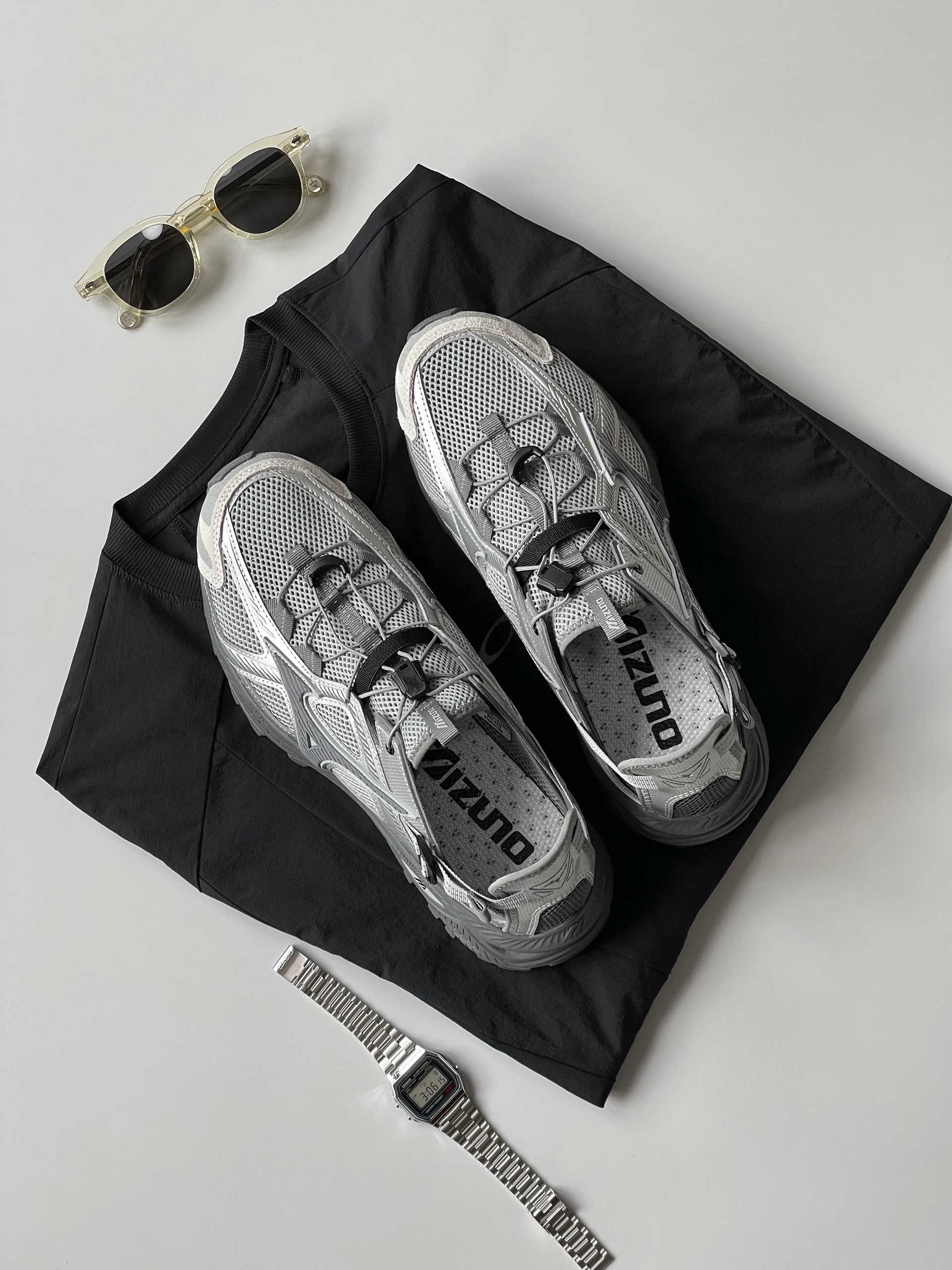 Mizuno Racer Trail SE Silver Grey, Adidas Adizero EVO SL Cloud White Core Black 착용 스타일 - 5