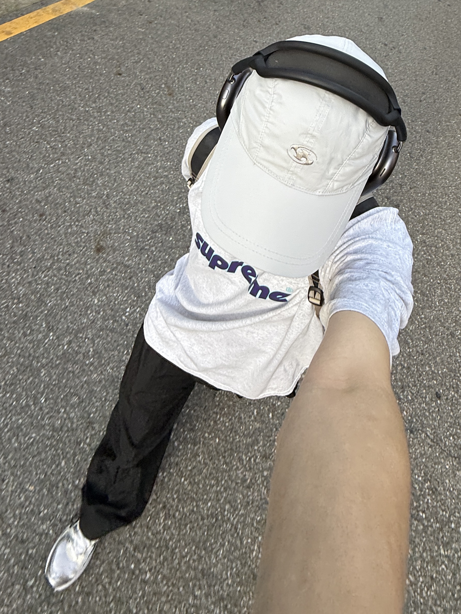 (W) Asics Gel-Kayano 14 White Midnight, Supreme Pinline T-Shirt Ash Grey - 24SS 착용 스타일 - 2