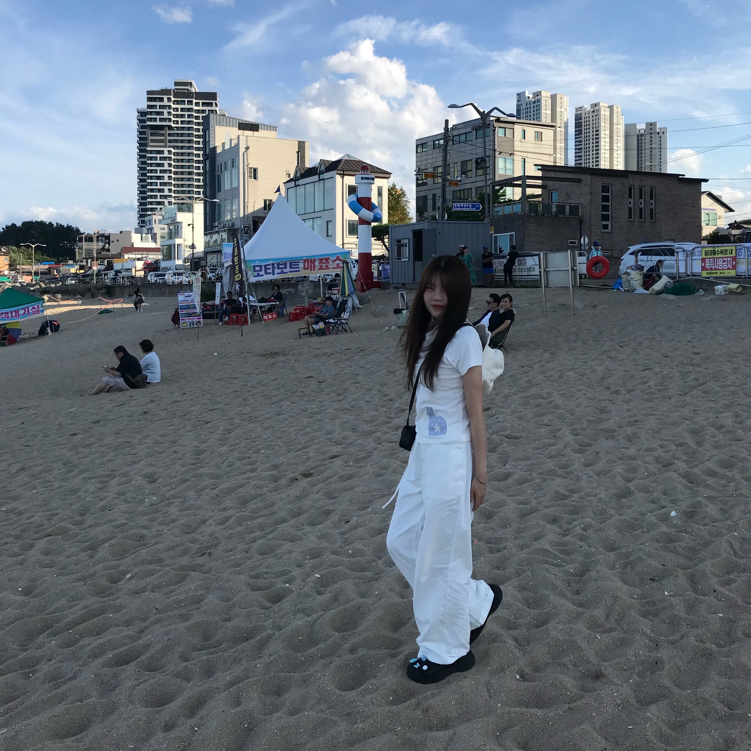 Jacquemus Le Bob Artichaut Bucket Hat Off White 착용 스타일