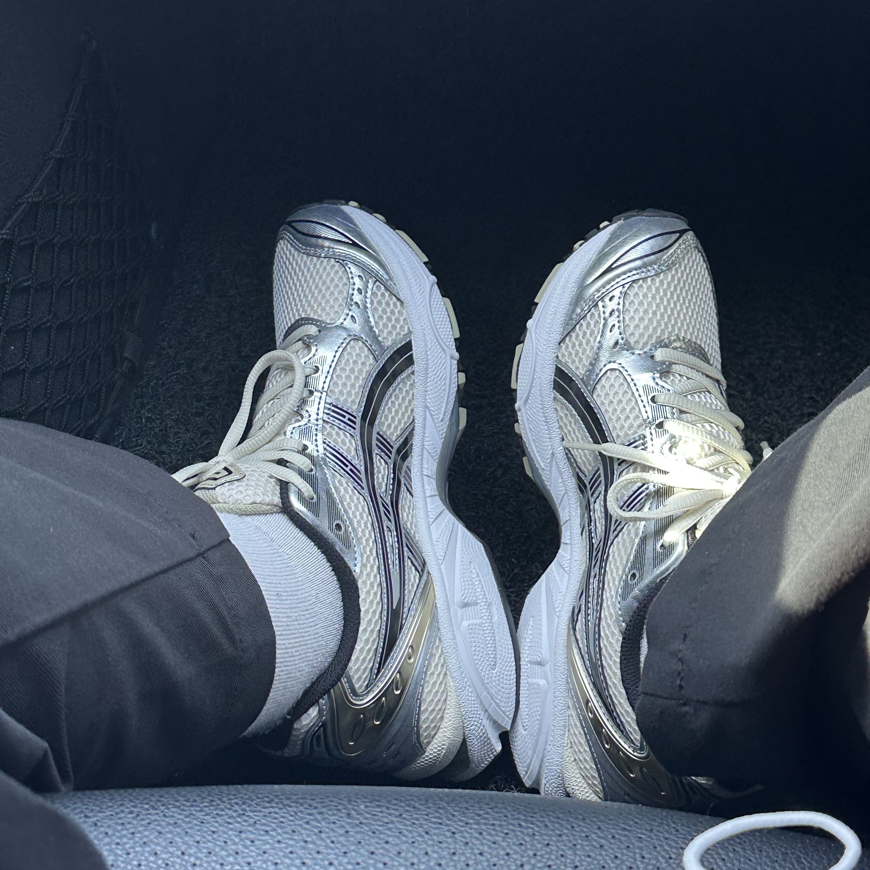 Asics Gel-Kayano 14 Birch Pure Silver 착용 스타일 - 3