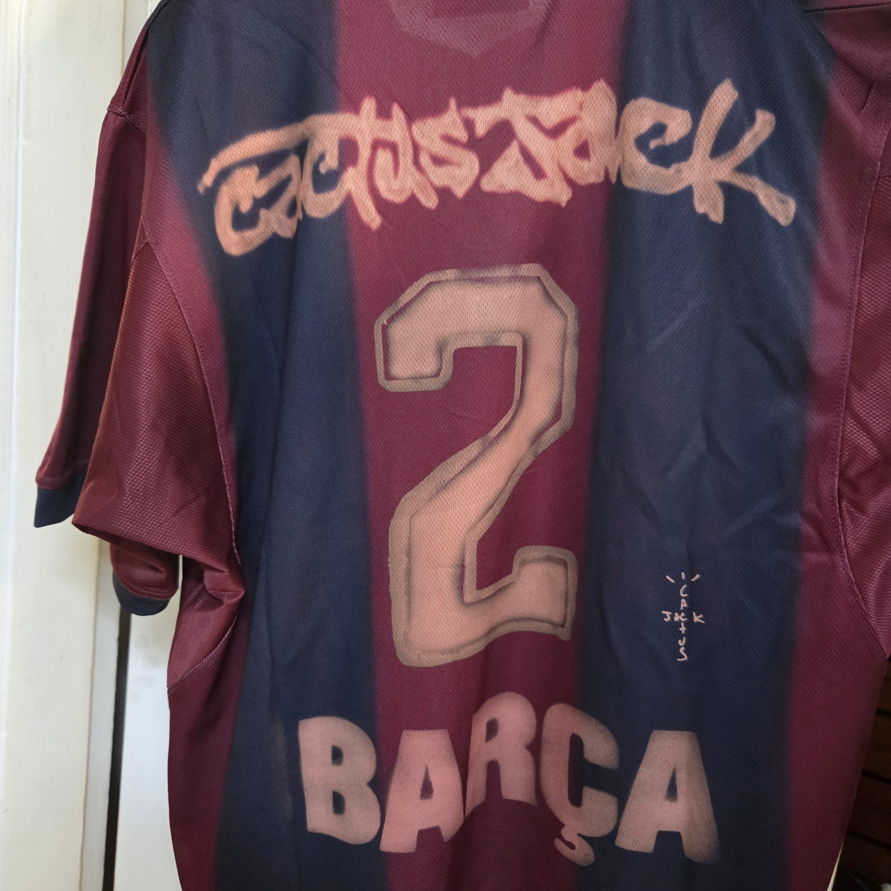 Nike FC Barcelona x Travis Scott Retro 2000/01 Home Skeleton Jersey Multicolor (Non Marking Ver.) 착용 스타일